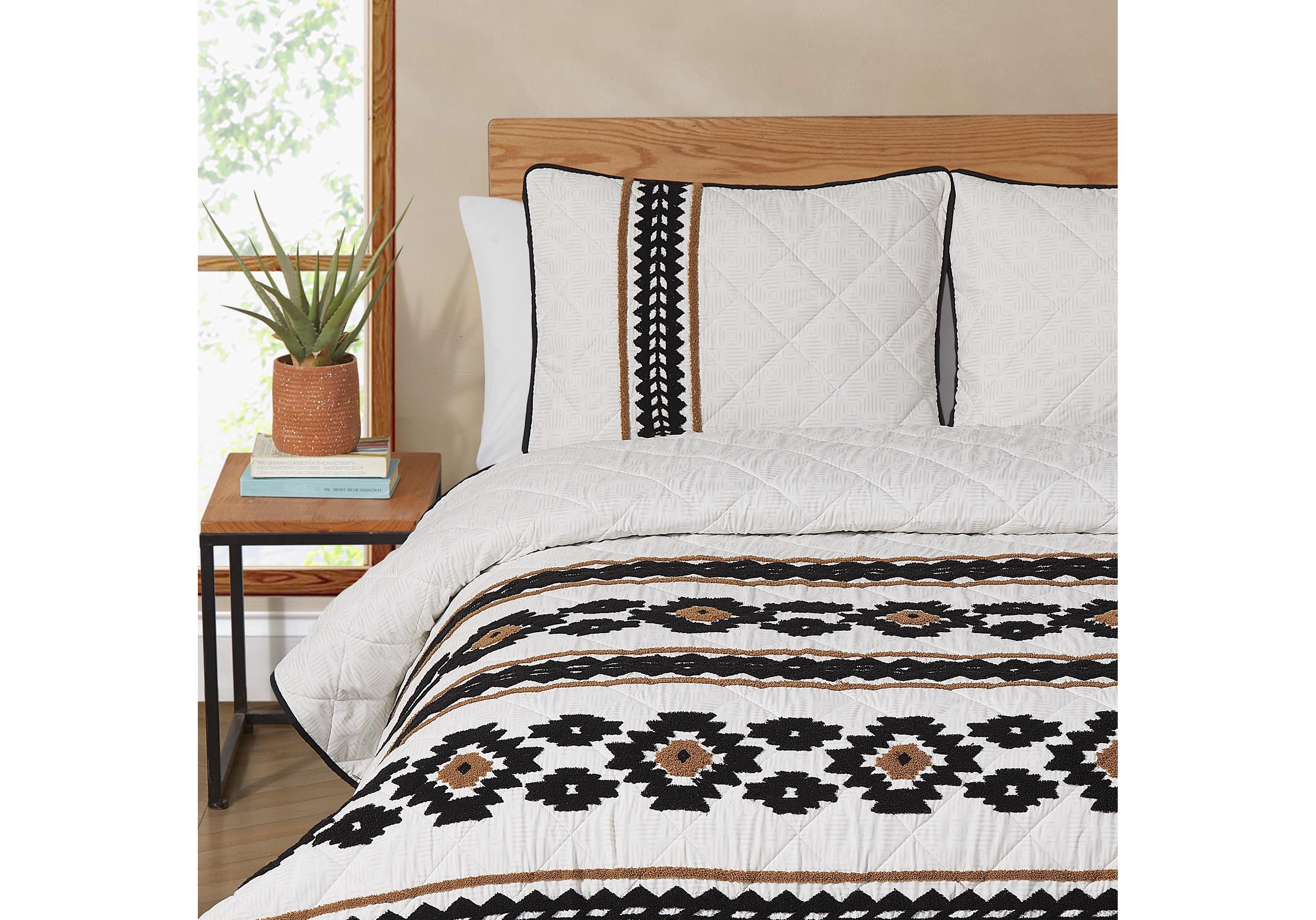 Jackson Boho Tufted Embroidery Tan/Black 2-3 Piece All-Season Reversible Soft Microfiber Quilt Set