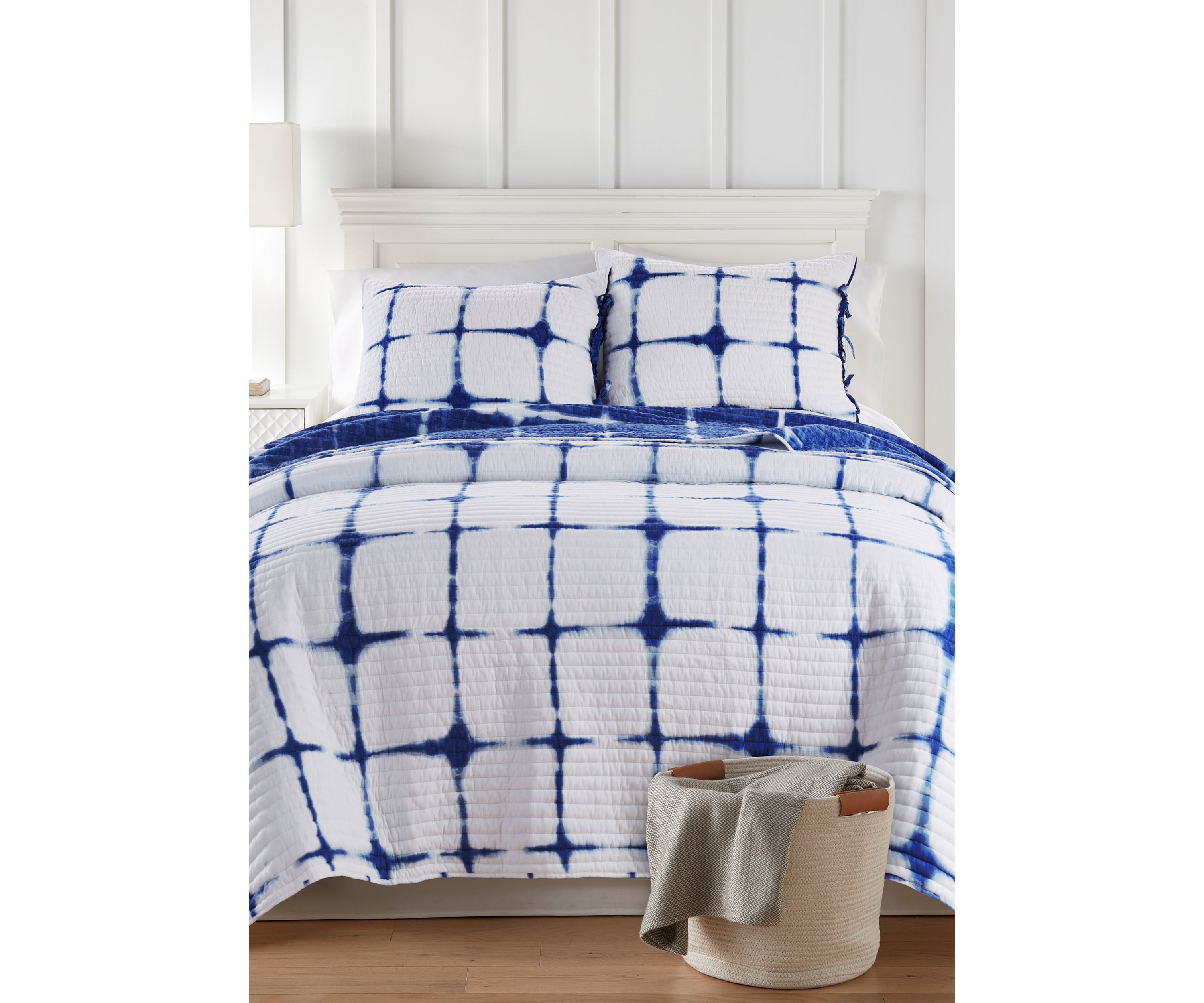 Akita Quilt Set