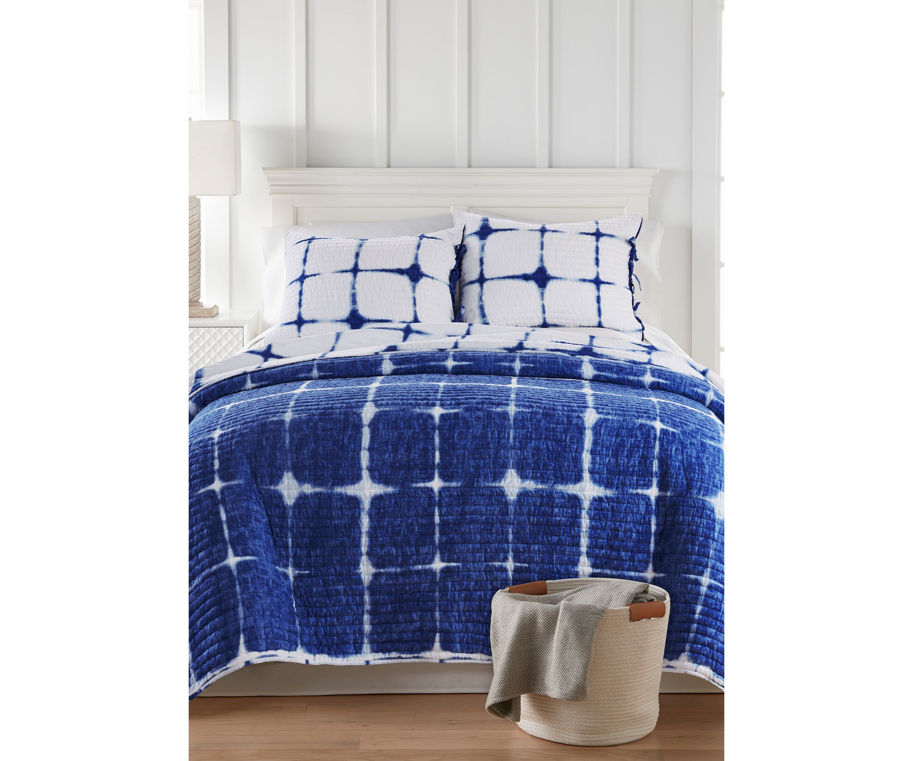 Akita Quilt Set