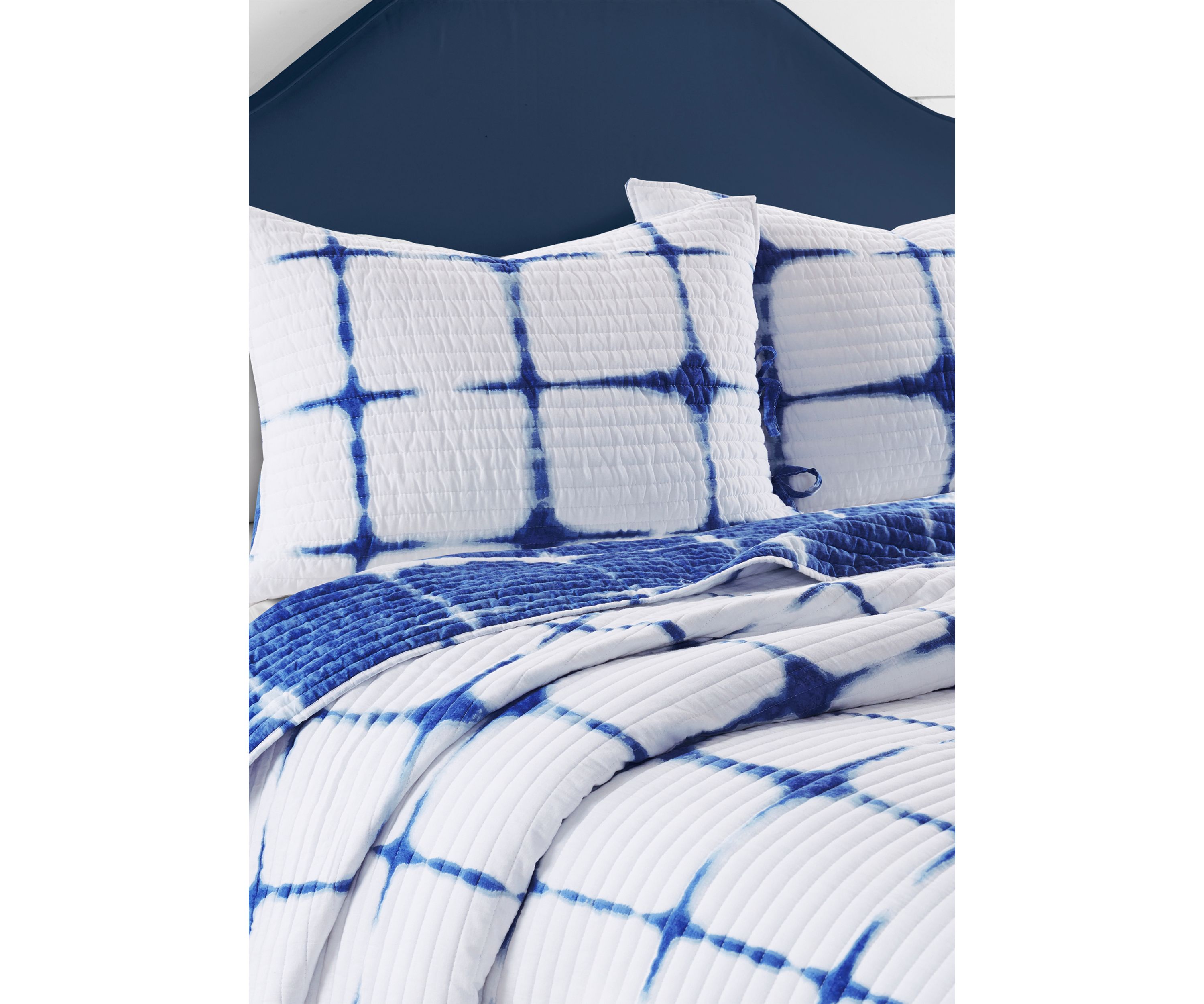 Akita Quilt Set