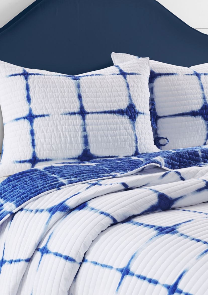 Akita Quilt Set