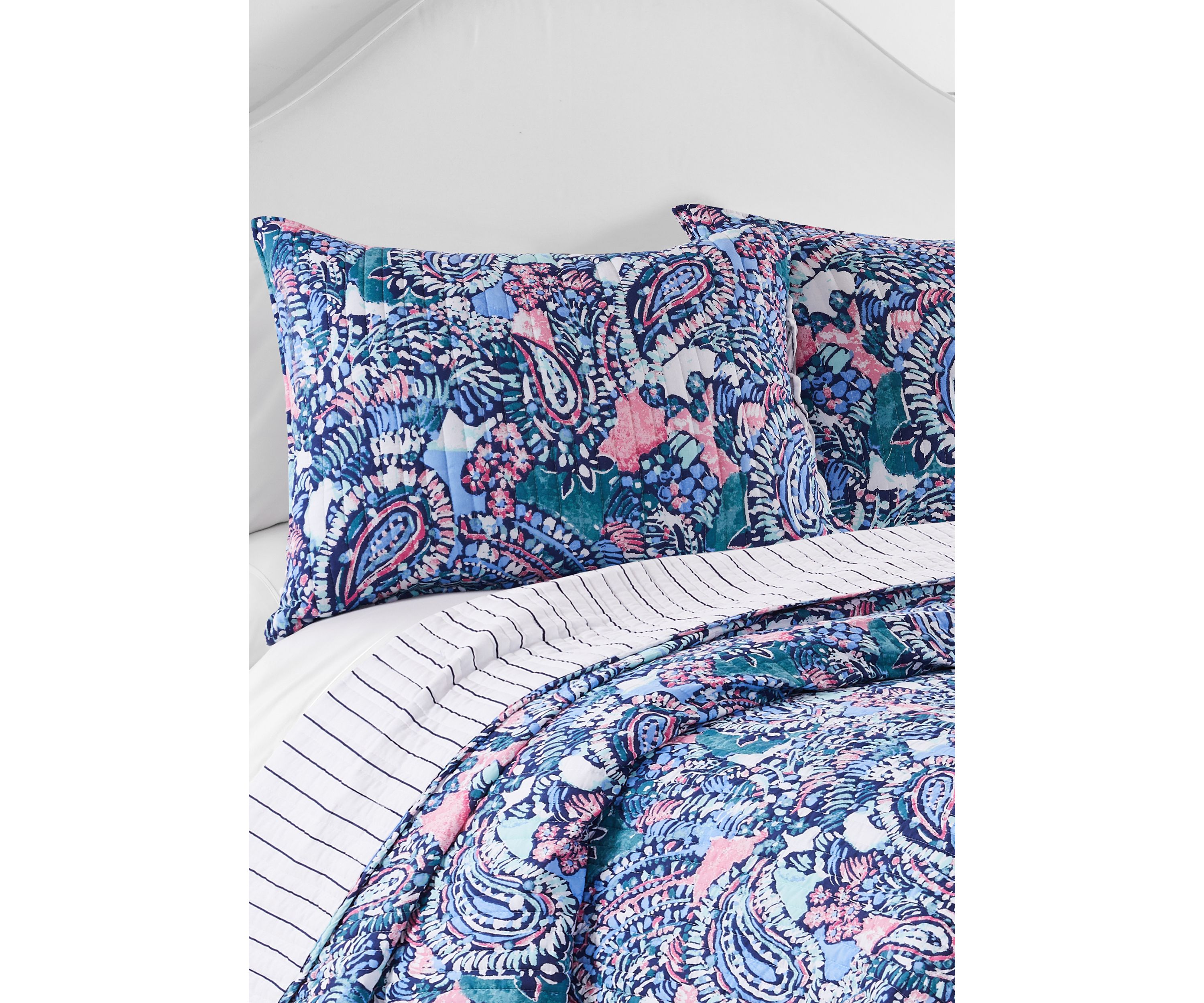 Saralina Quilt Set