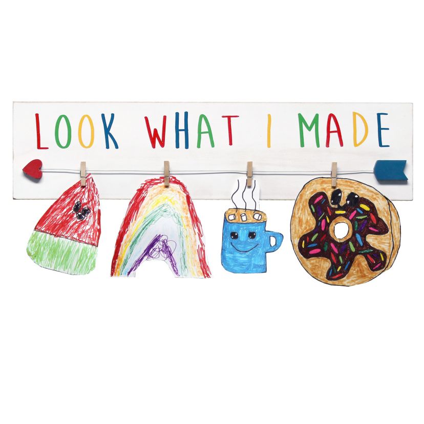 Elegant Designs Decorix Farmhouse Wall Mounted Hanging 4 Photo Wooden Picture Frame Display with Clips Hearted Arrow and "Look What I Made" Script in Black Text for Artwork, Drawings, Home Décor, Kids Room, Nursery, Playroom, Bedroom, Livingroom, White Wash