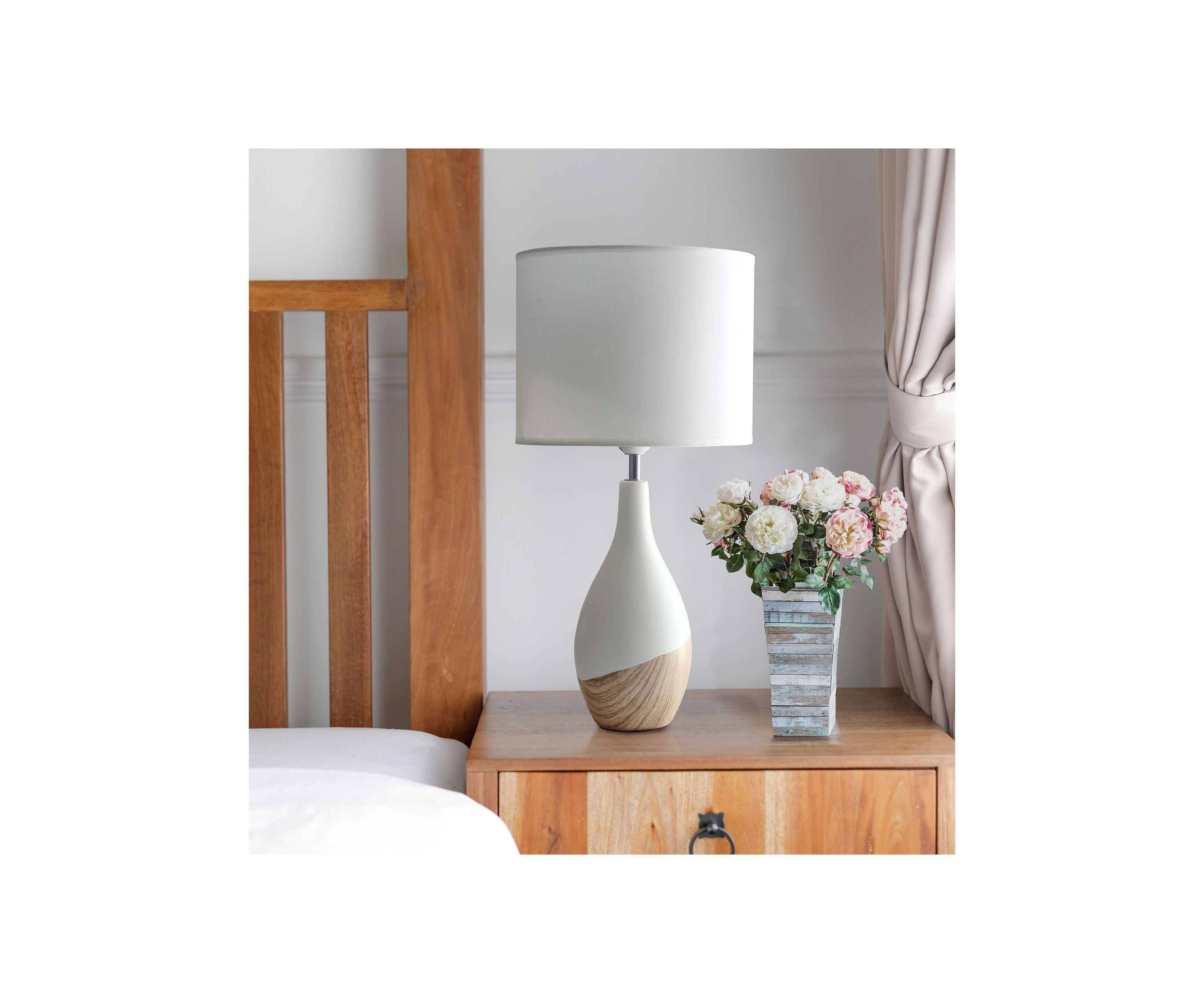 Strikers Basic Table Lamp