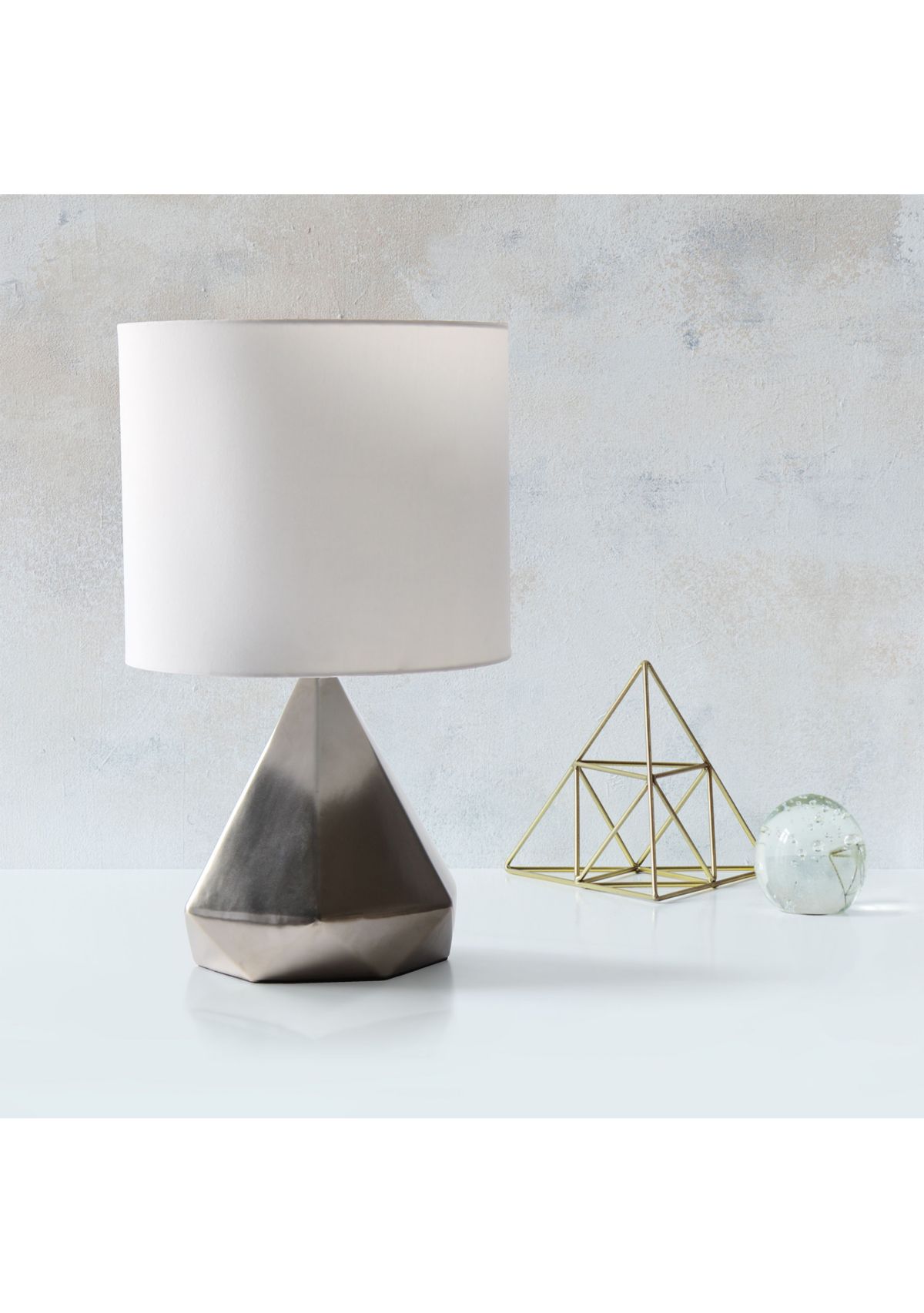 Solid Pyramid Table Lamp