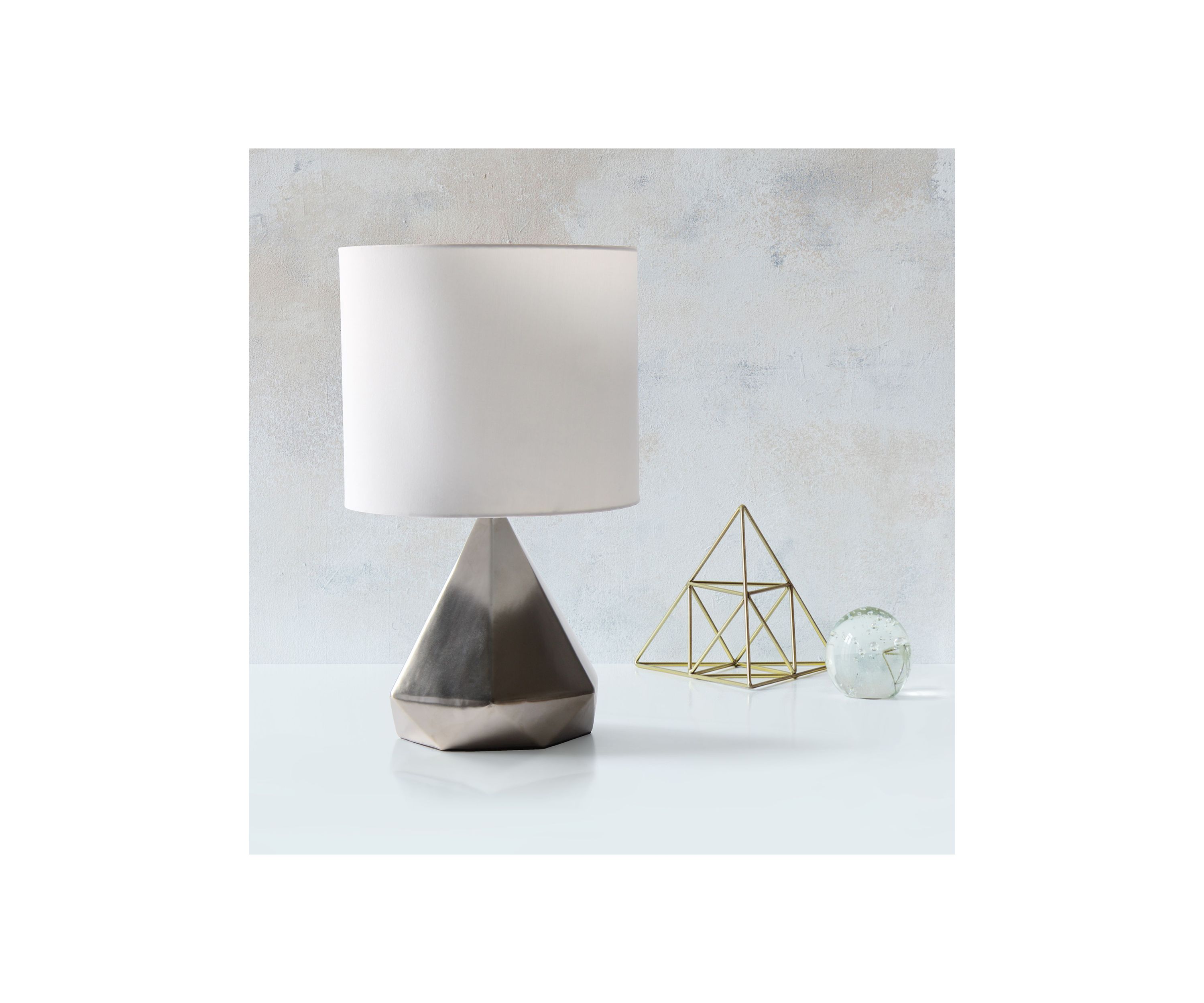 Solid Pyramid Table Lamp