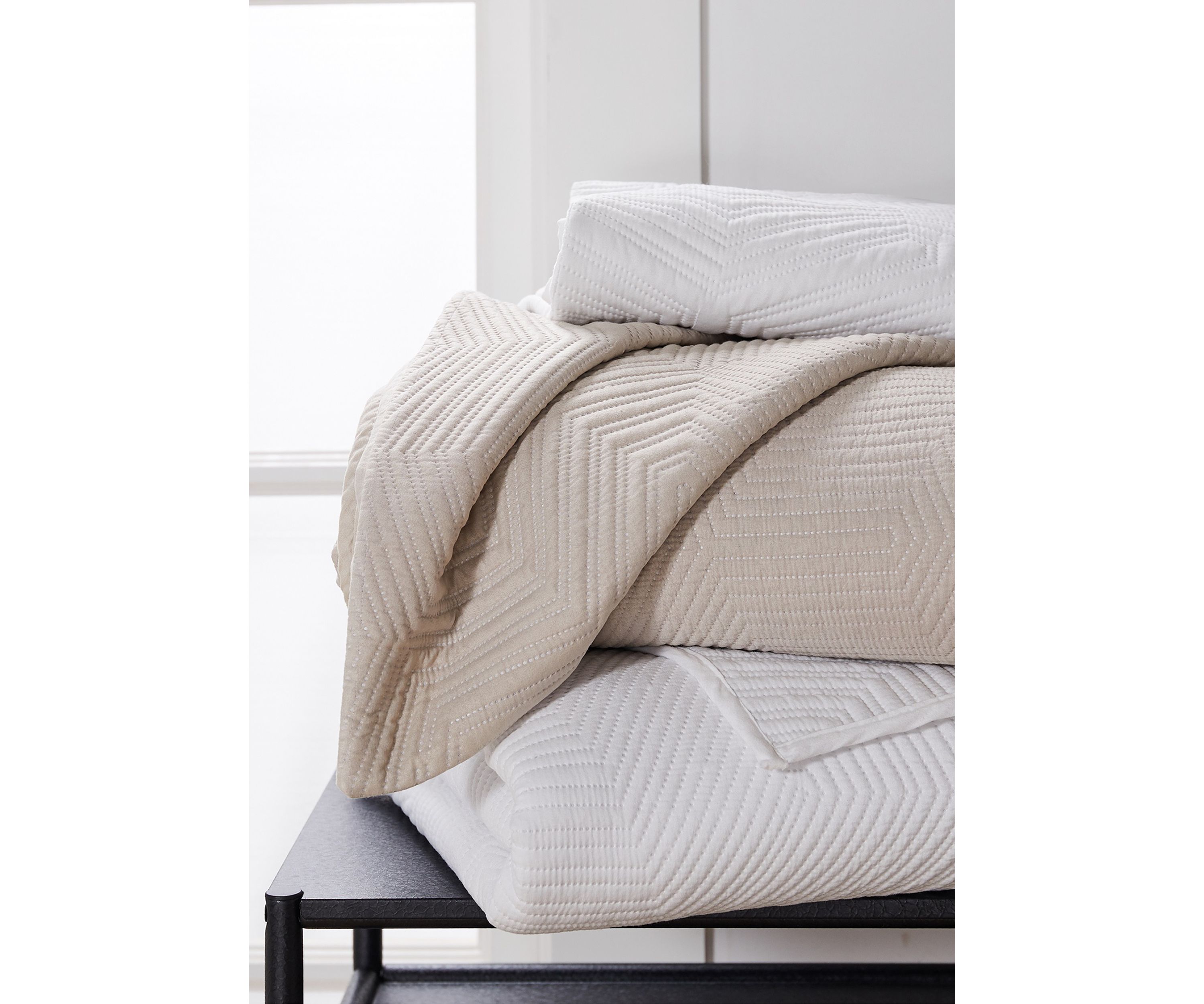 Parker Quilt and Pillow Sham Set