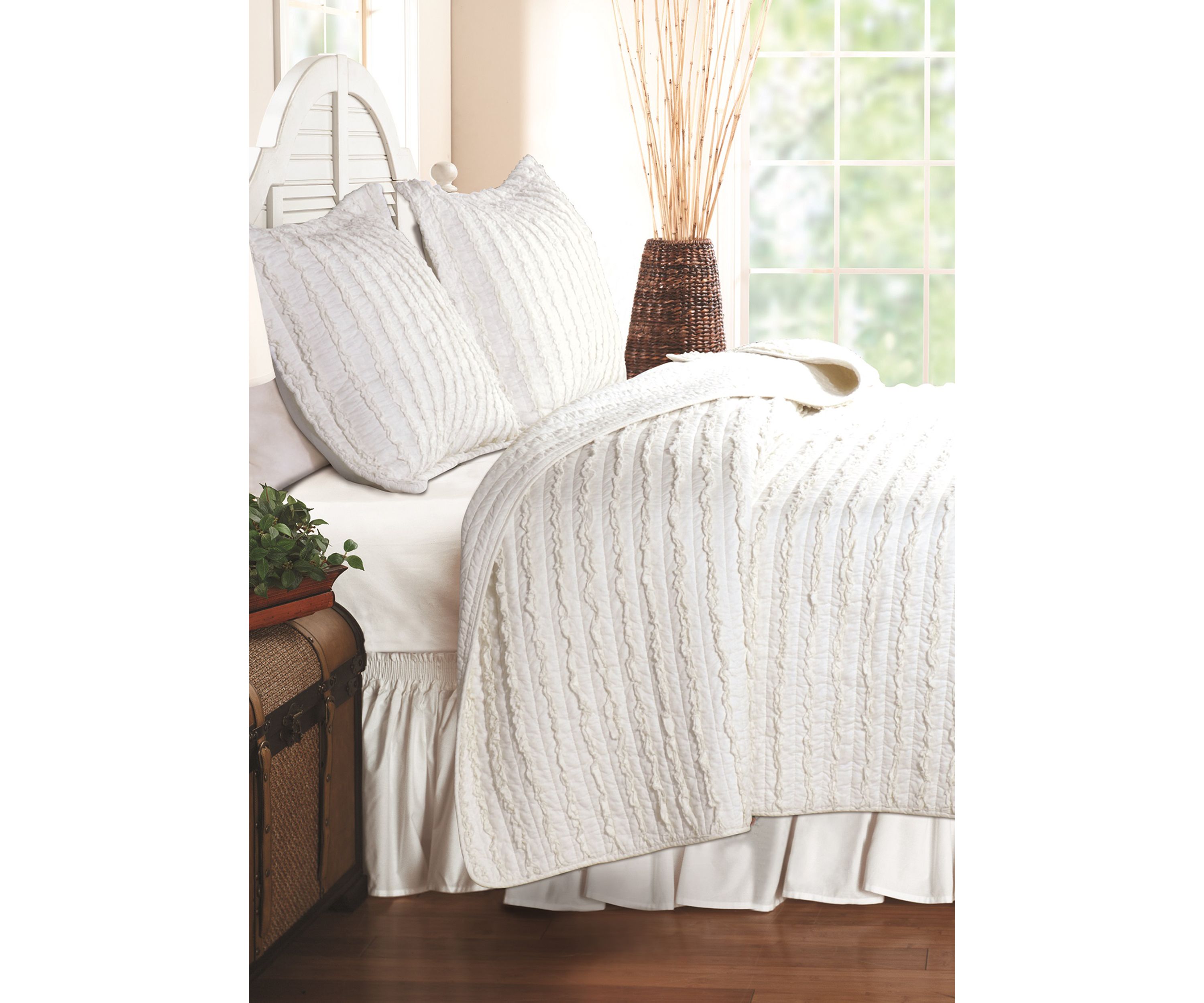 Ruffled Quilt and Pillow Sham Set