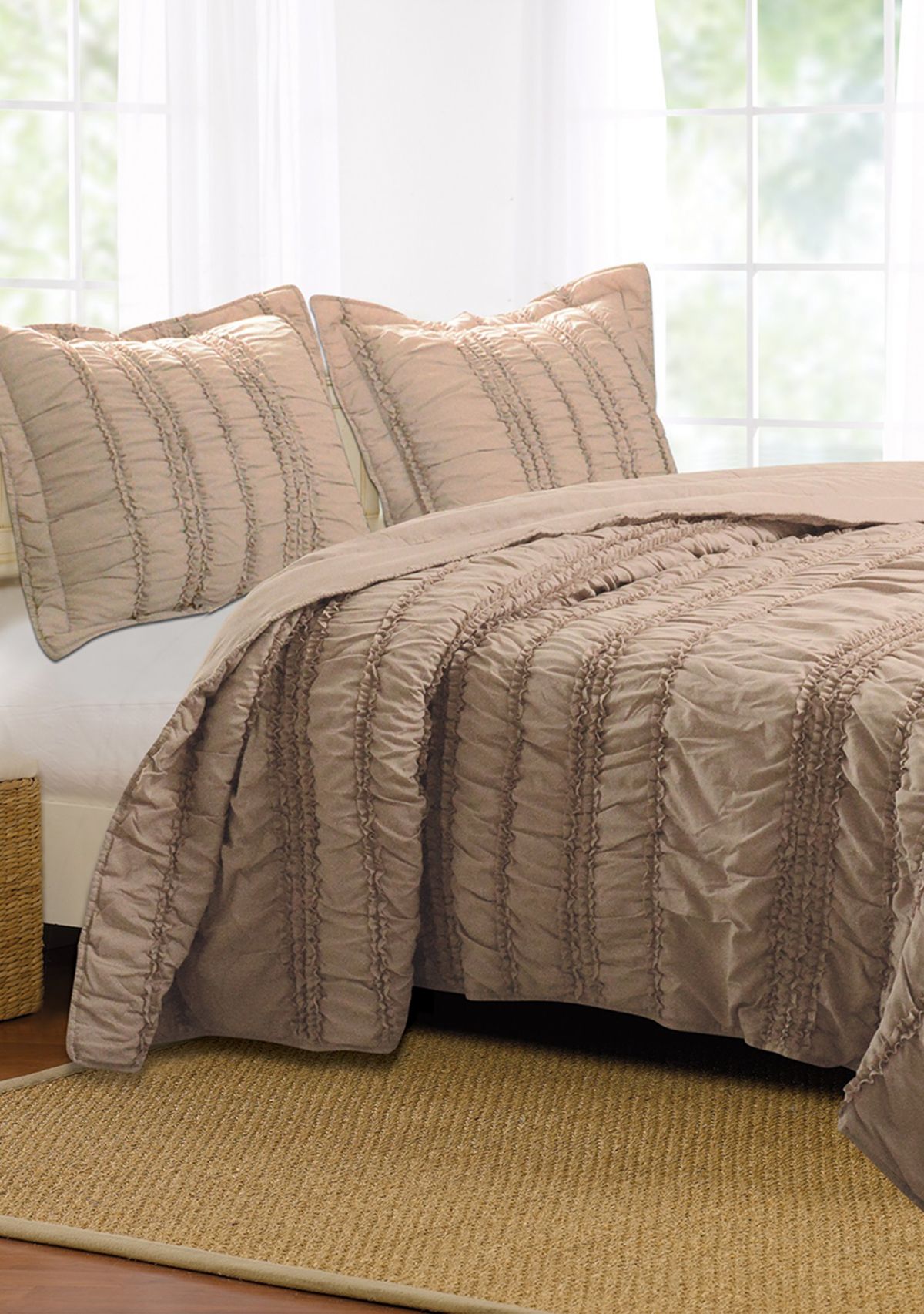 Tiana Quilt and Pillow Sham Set