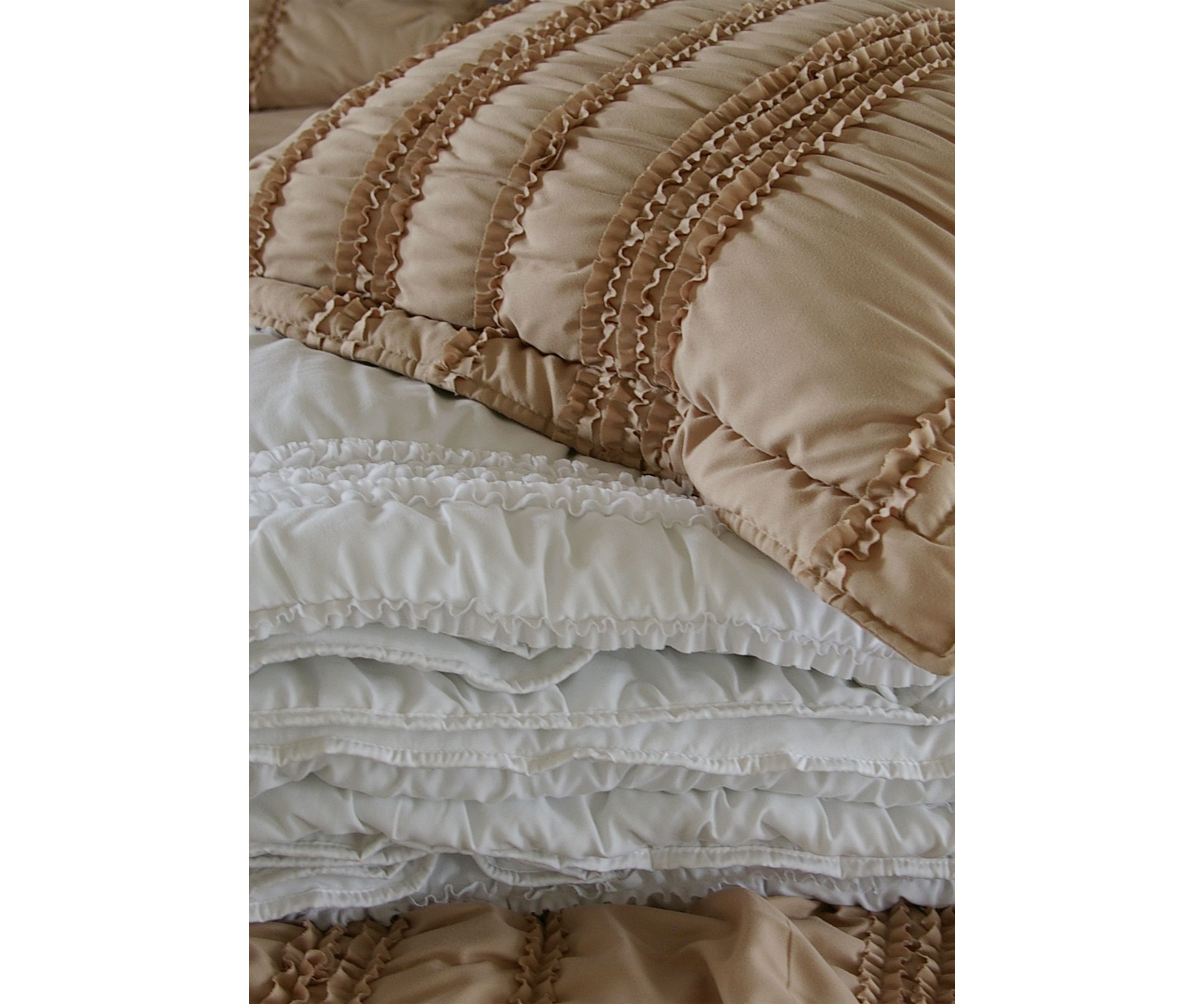 Tiana Quilt and Pillow Sham Set