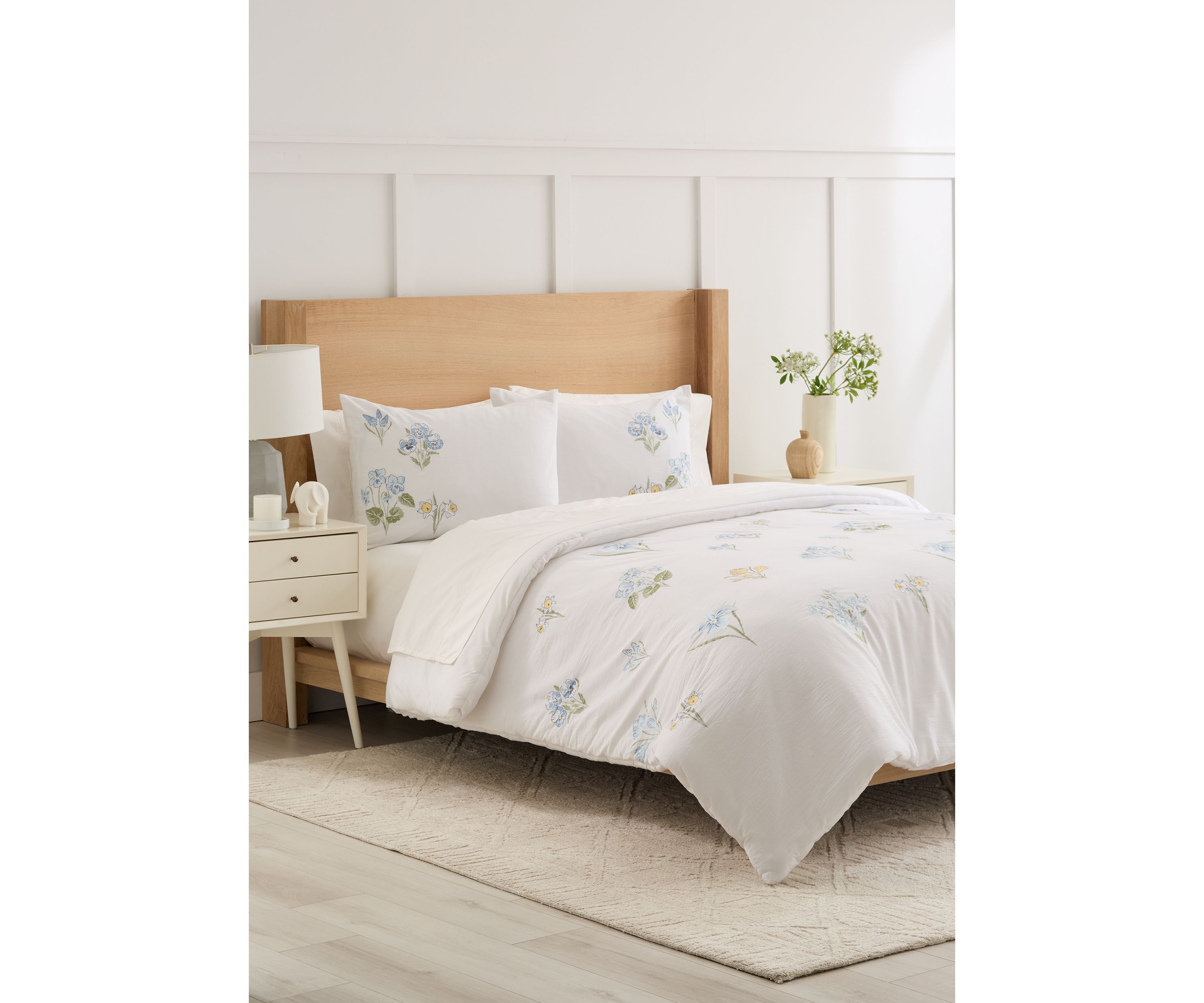 Floral Embroidered Comforter Set