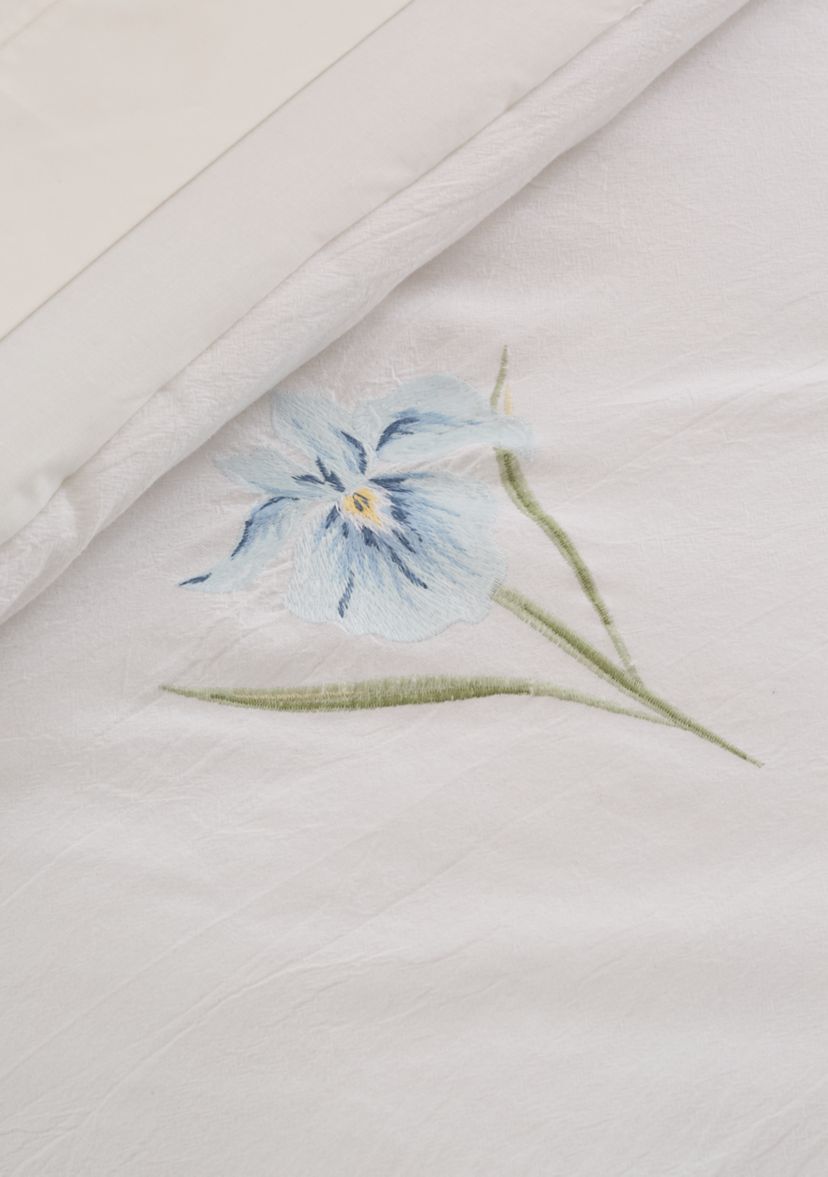 Floral Embroidered Comforter Set