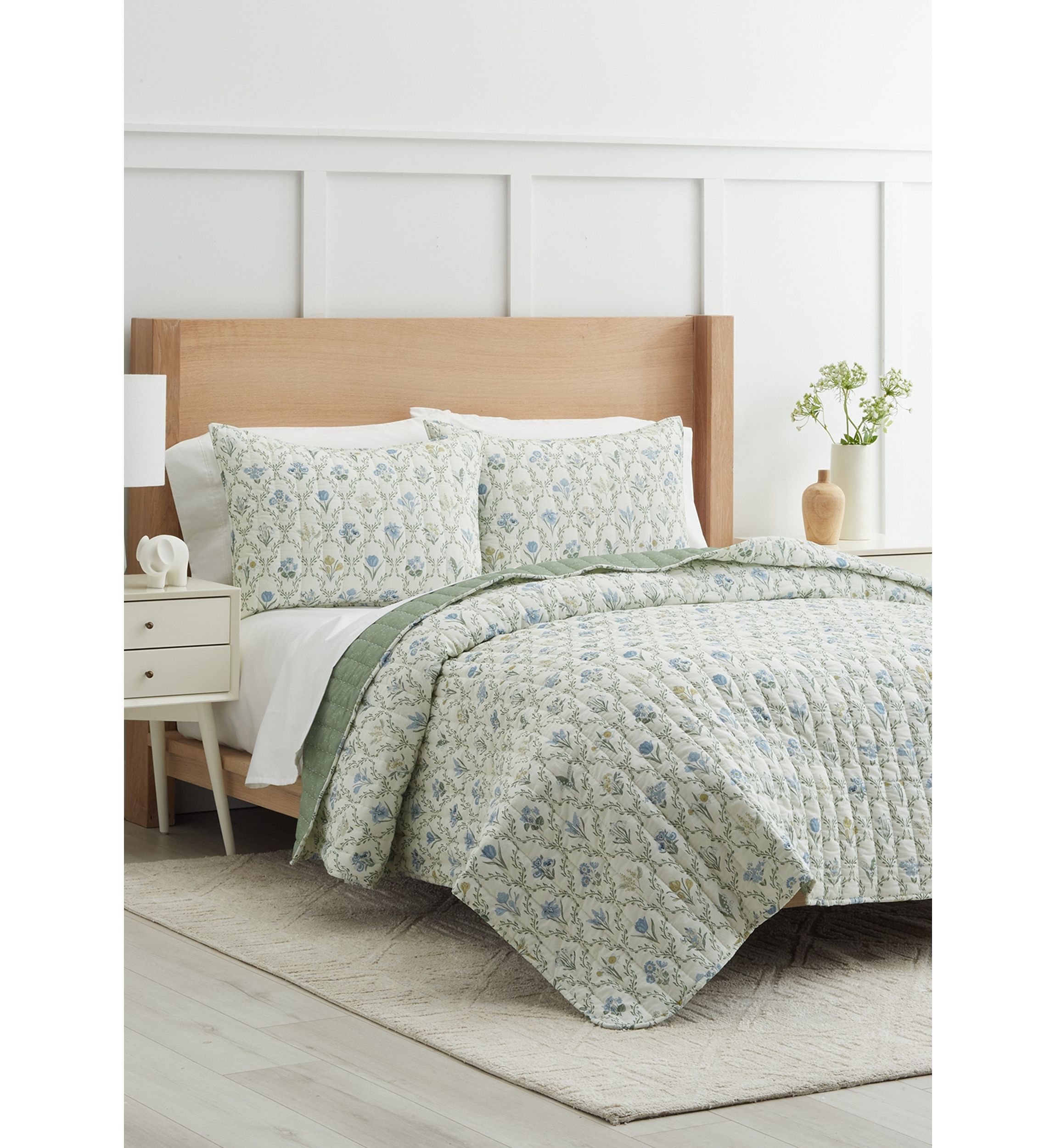 Floral Lattice Quilt Set