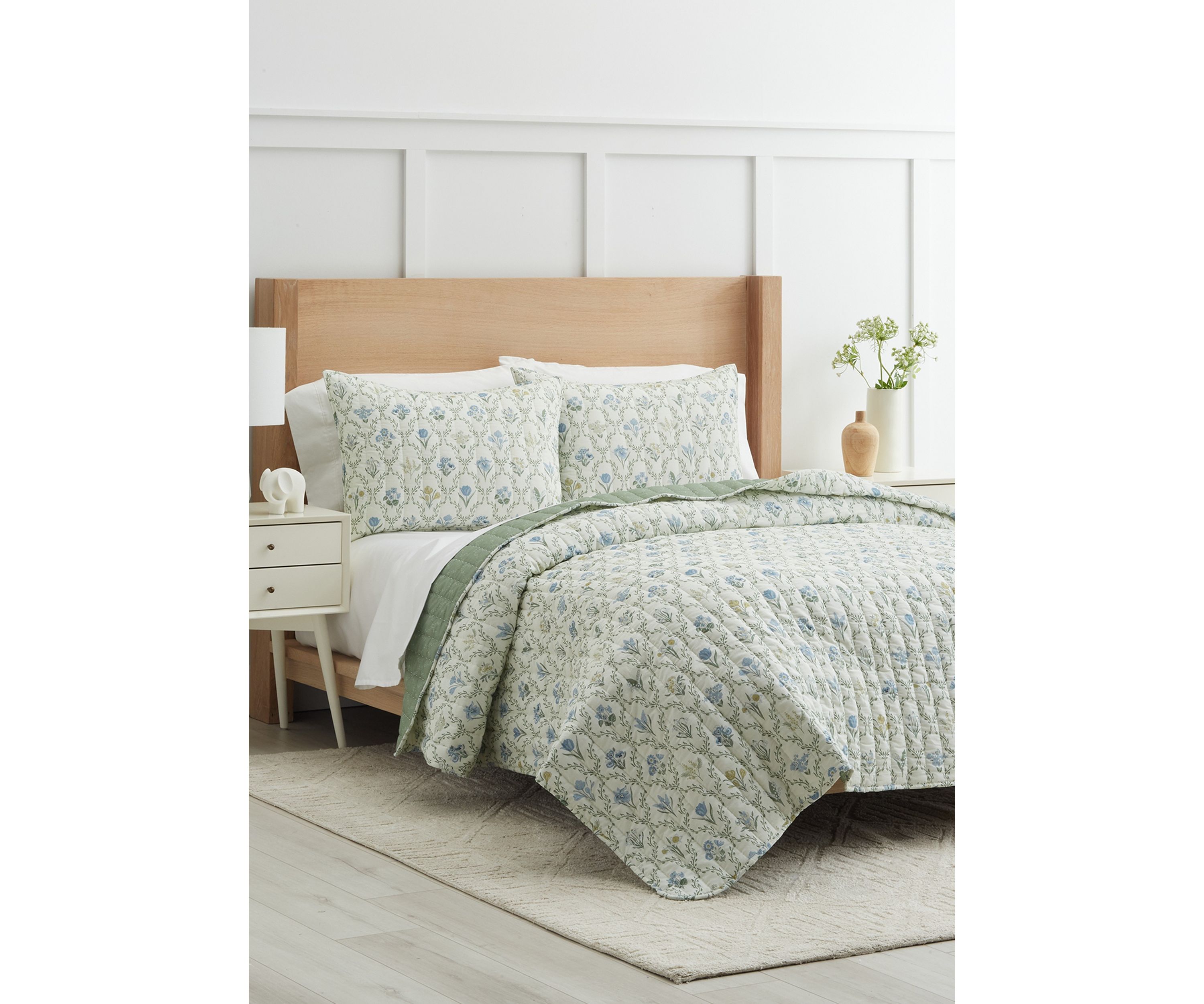 Floral Lattice Quilt Set