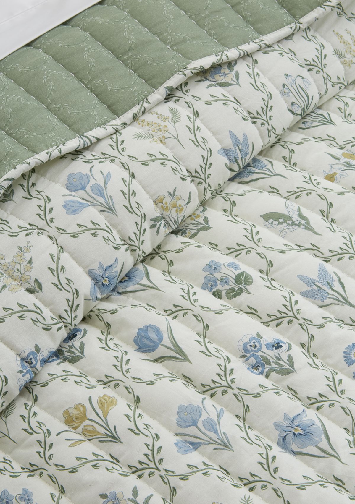 Floral Lattice Quilt Set