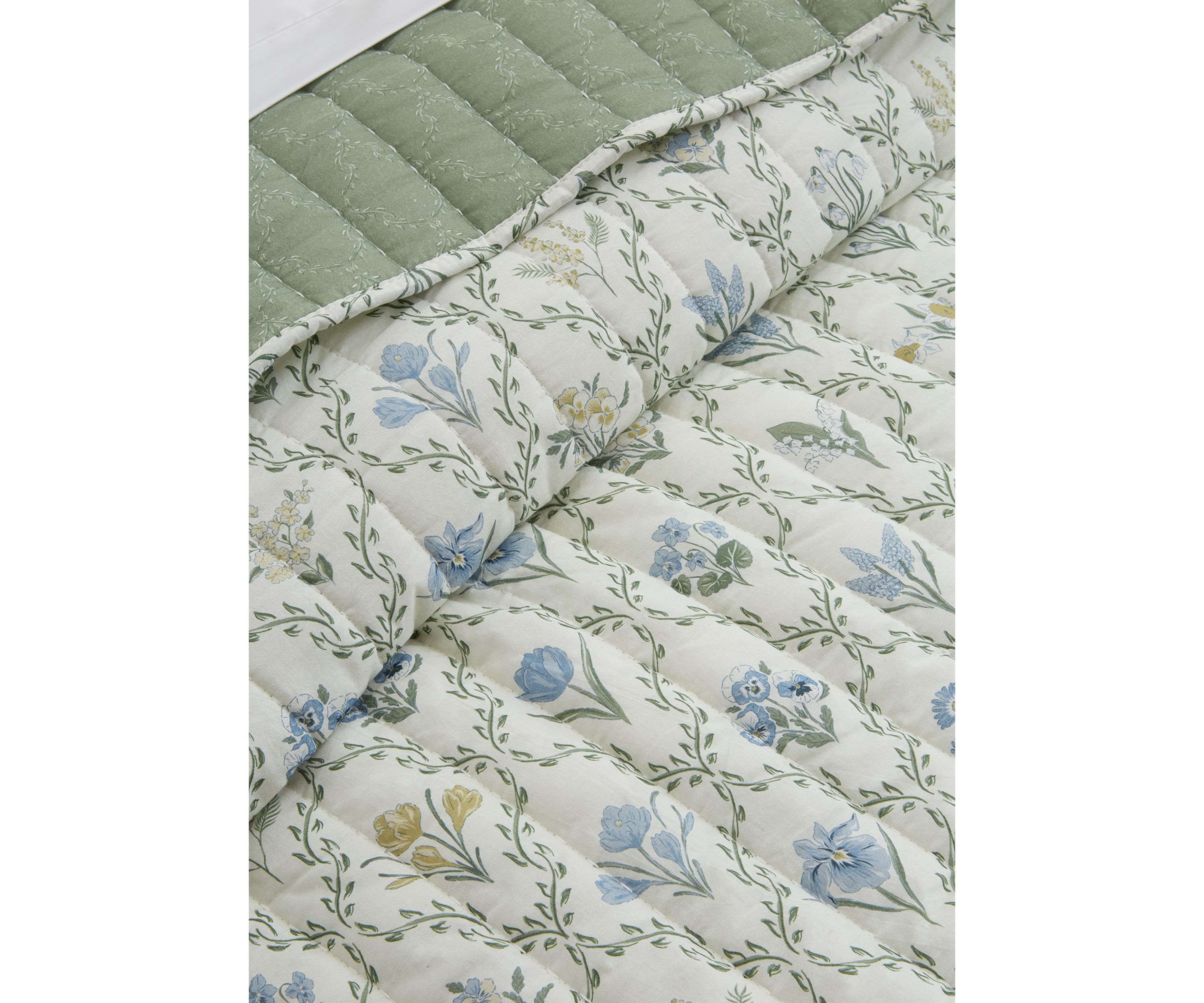 Floral Lattice Quilt Set