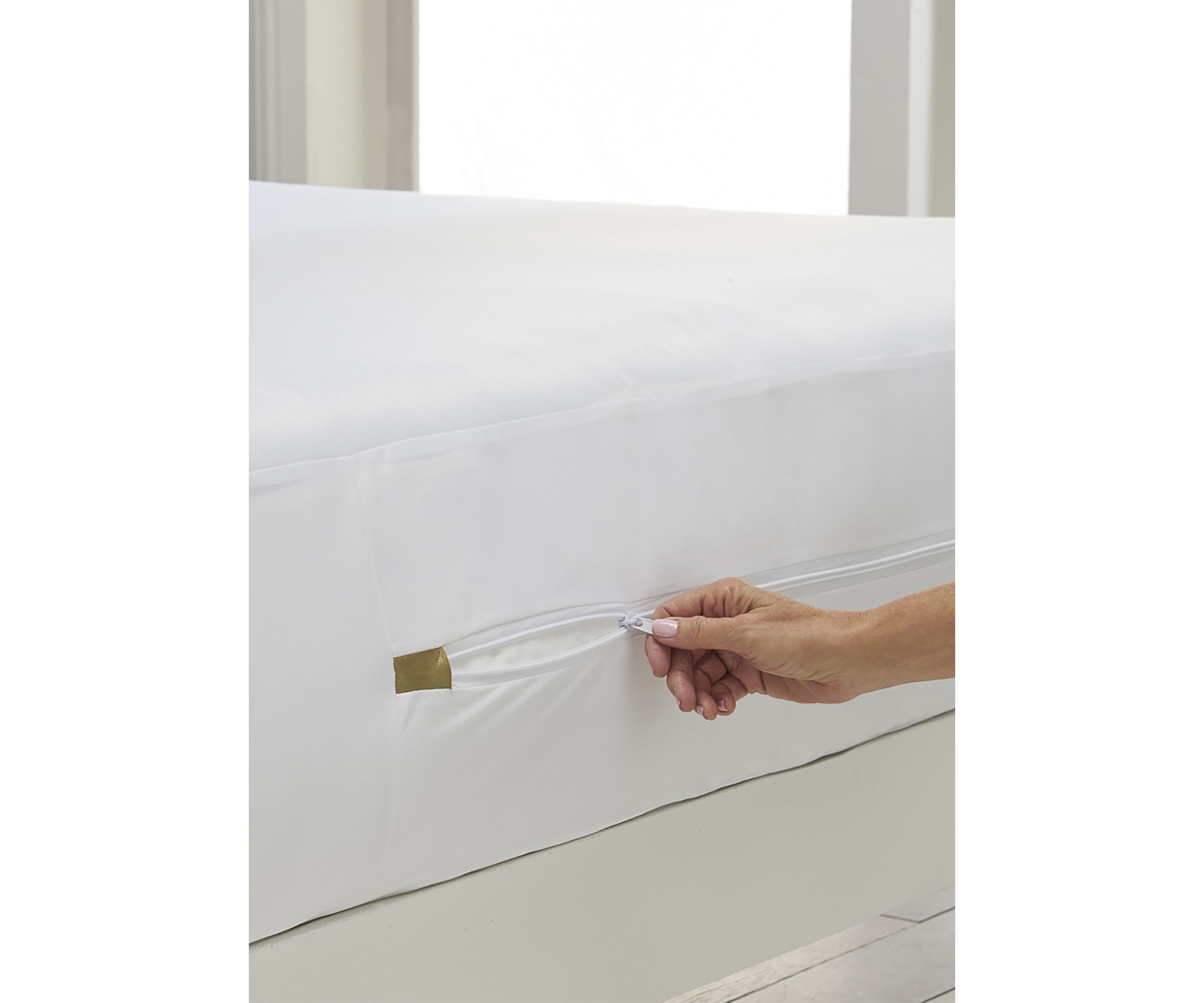 Stretchy Fit Waterproof Mattress Encasement Set for Allergy & Bed Bug Protection with Waterproof Pillow Zipper Protectors 