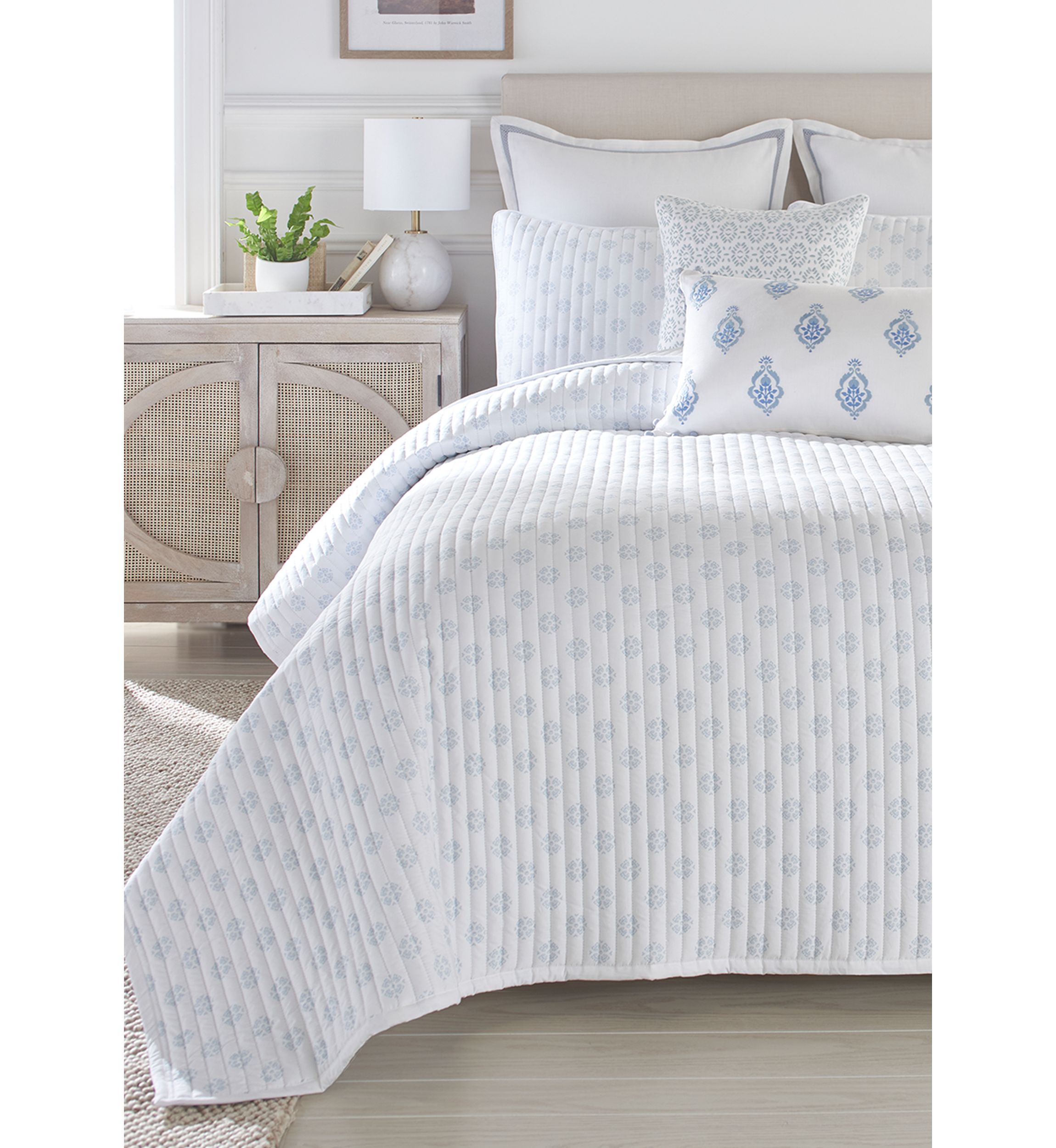 Global Geo Print Reversible Quilt Set