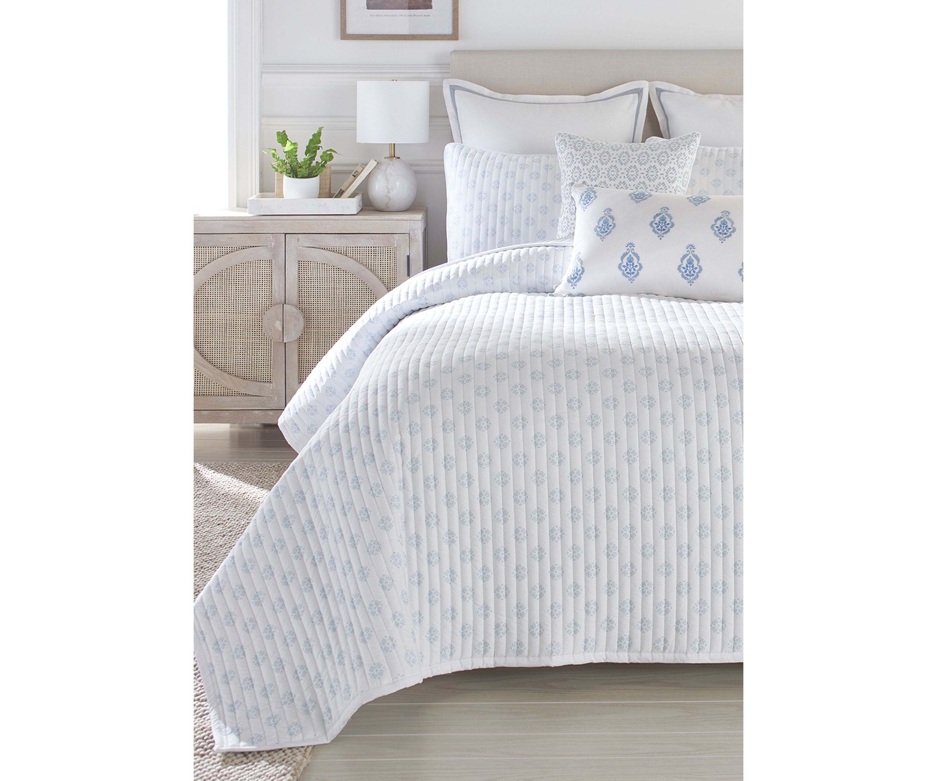 Global Geo Print Reversible Quilt Set