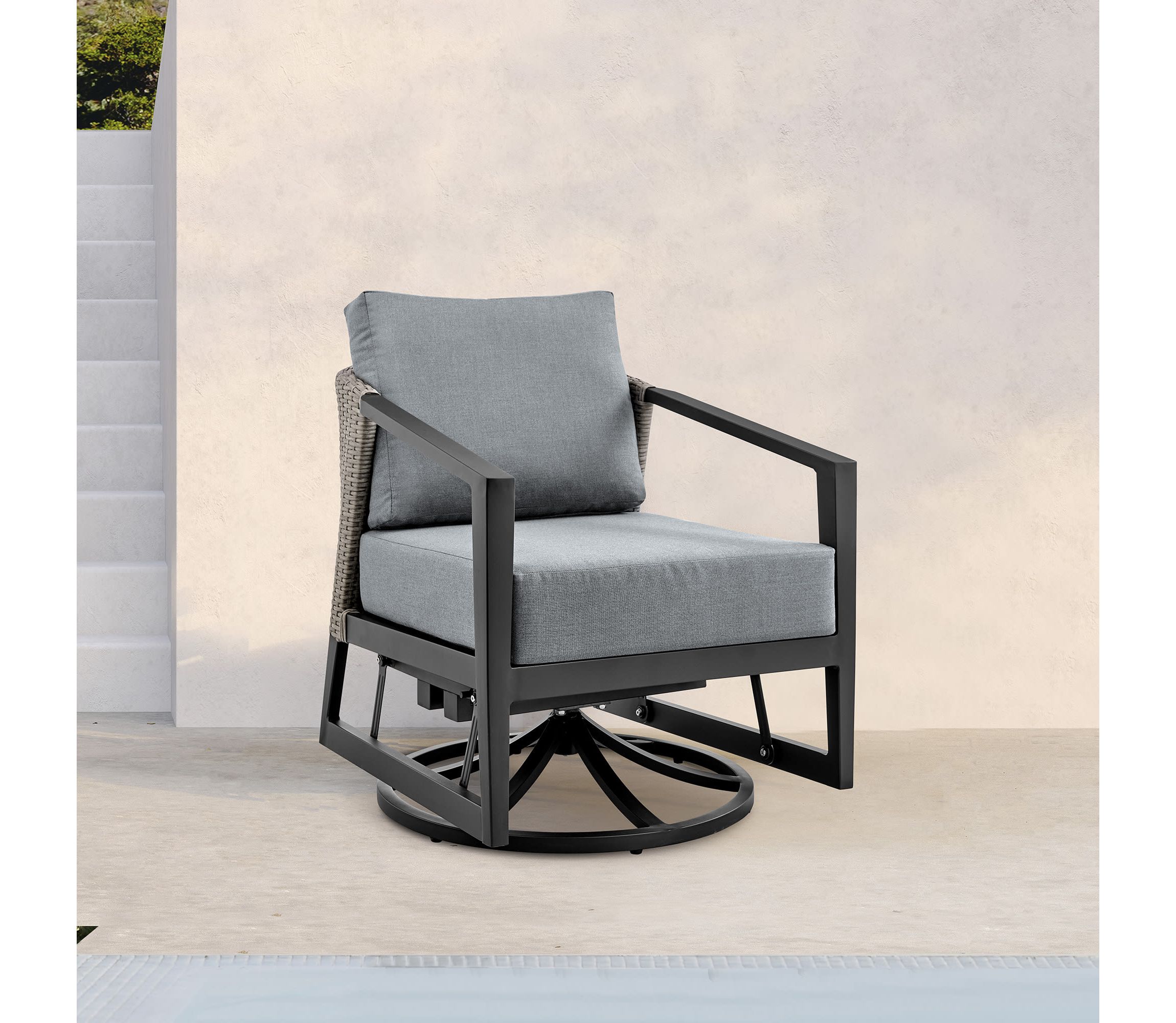 Aileen Outdoor Patio Swivel Lounge Chair in Aluminum with Gray Cushions