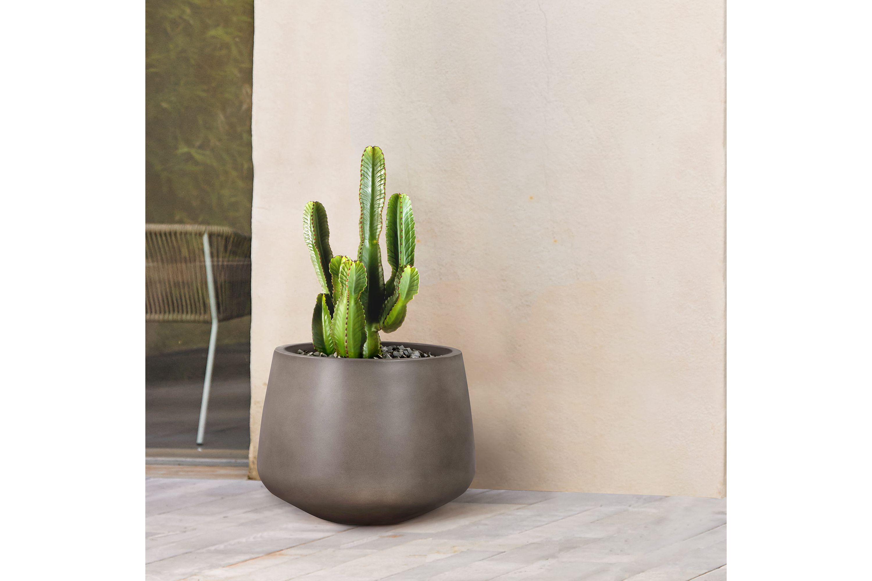 Amethyst Large Round Lightweight Concrete Indoor or Outdoor Planter in gray