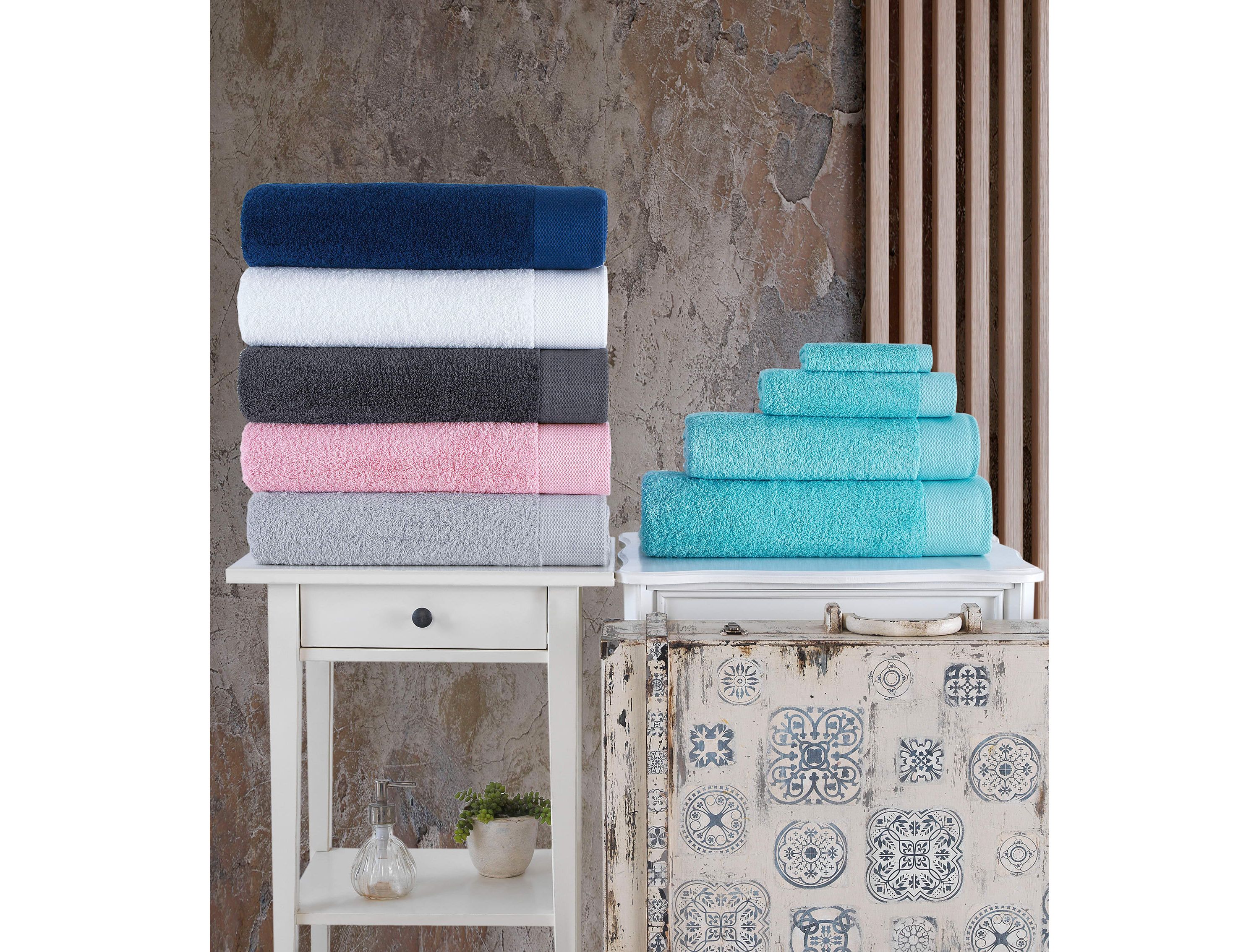 Solid Signature Bath Towel