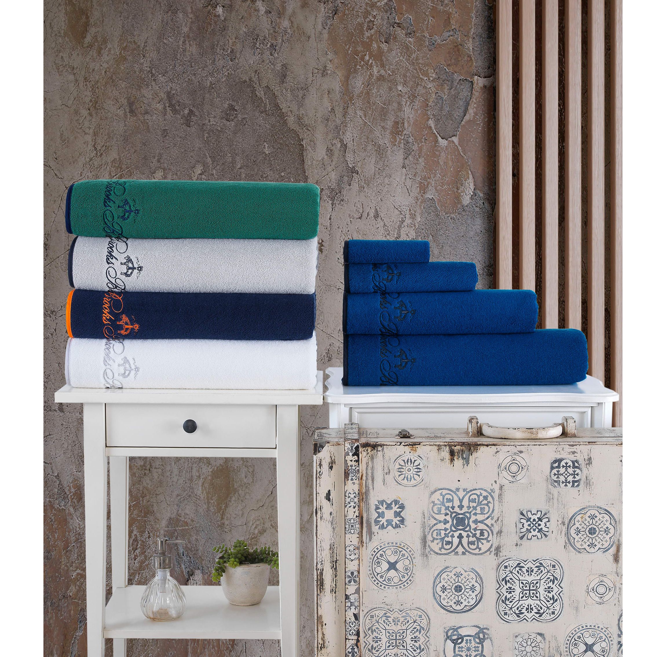 Contrast Frame Bath Towel