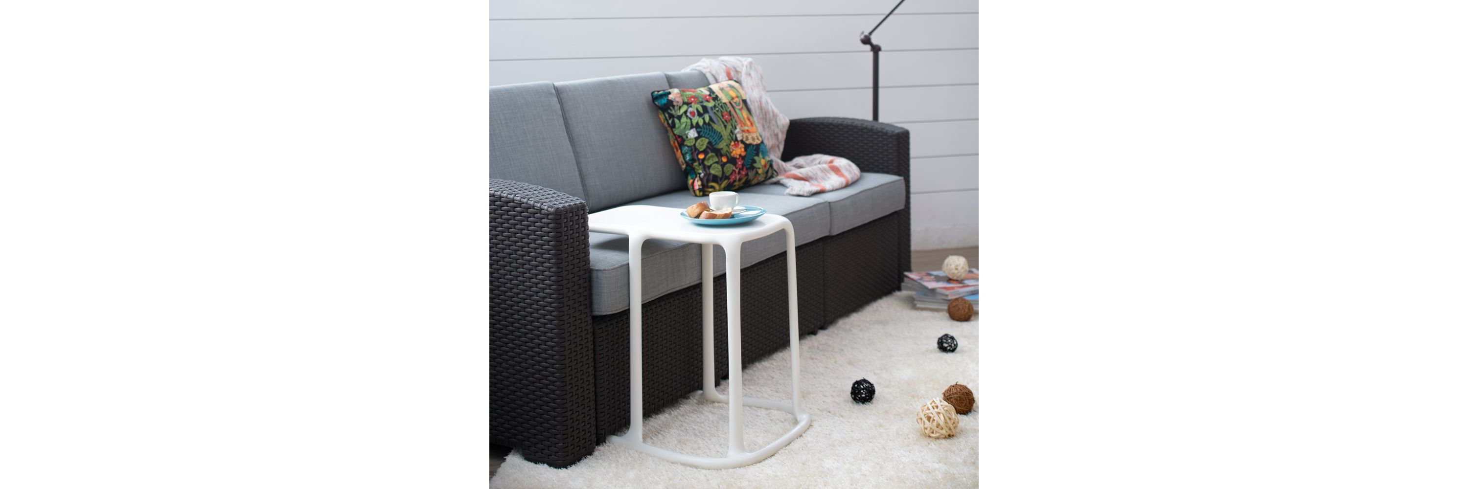 Uno Resin C-Shape Side Table, Set of 2