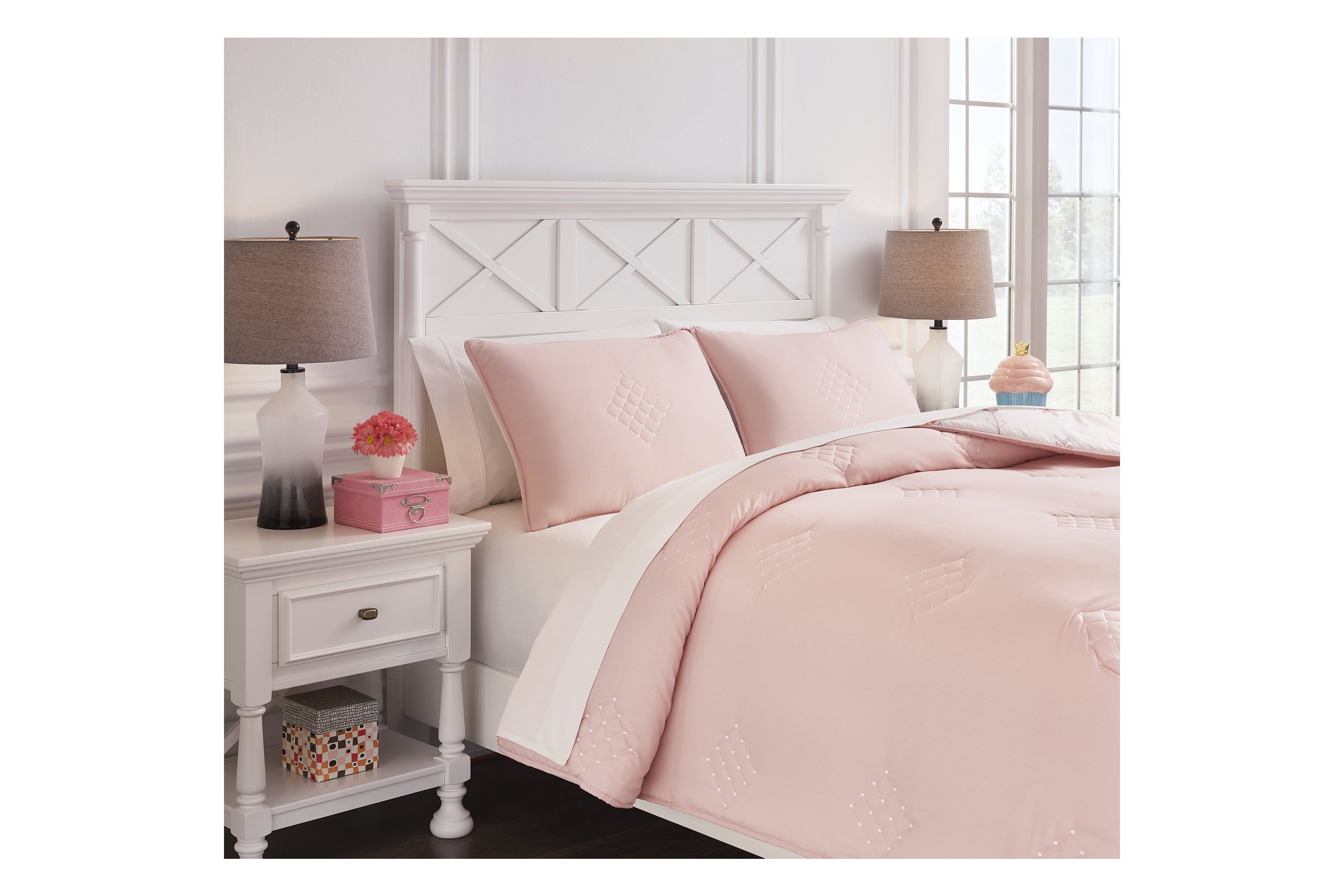 Lexann Comforter Set
