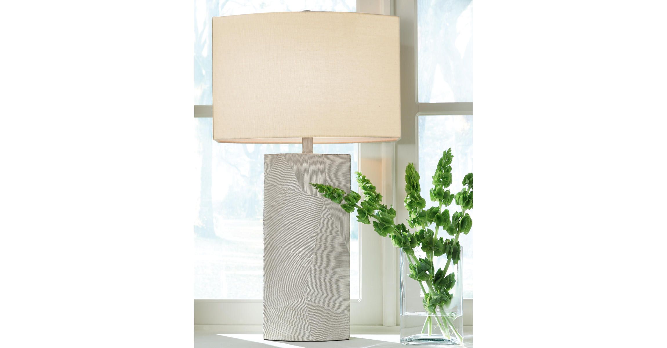 Bradard Poly Table Lamp