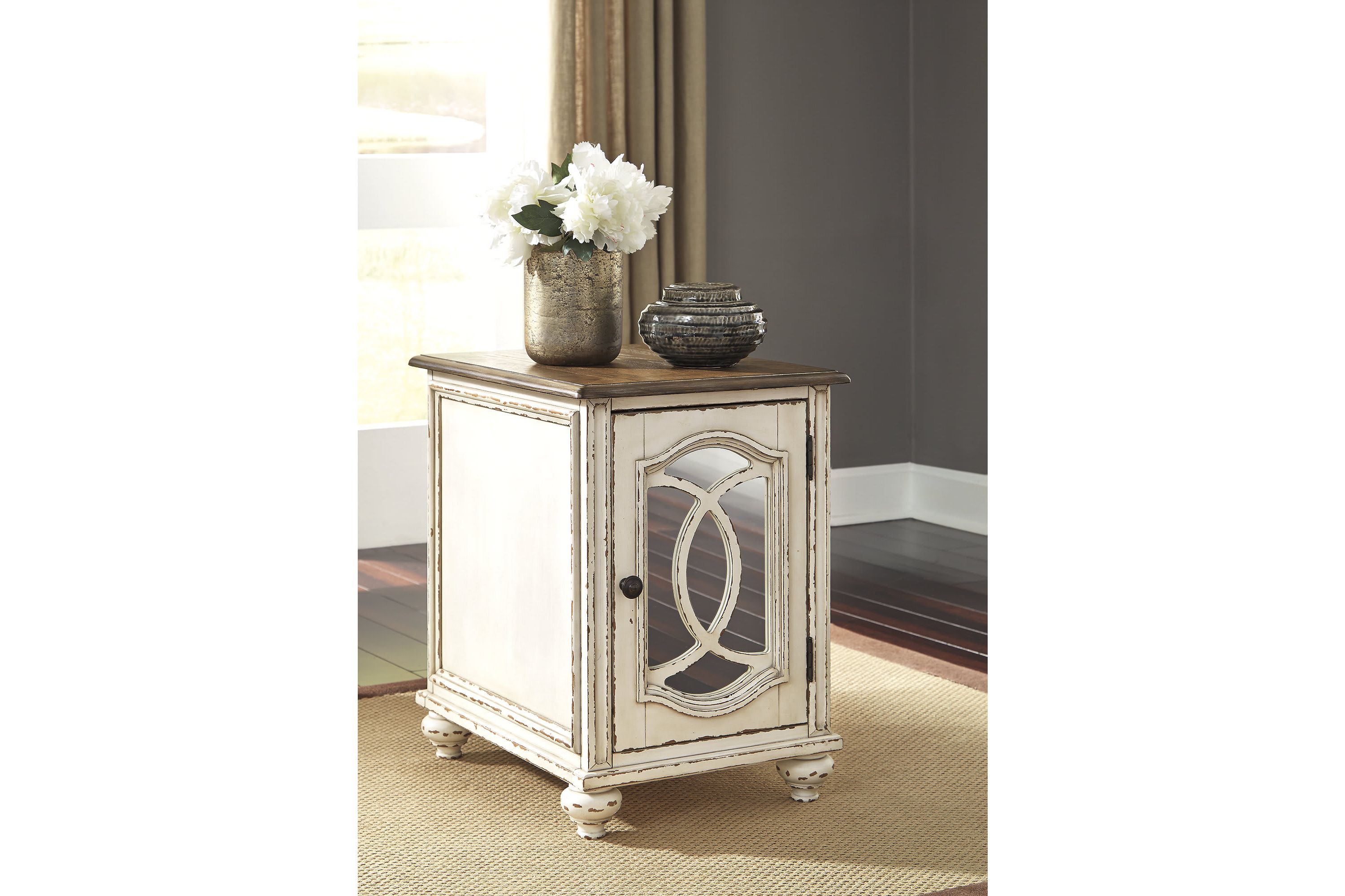 Realyn Chairside End Table