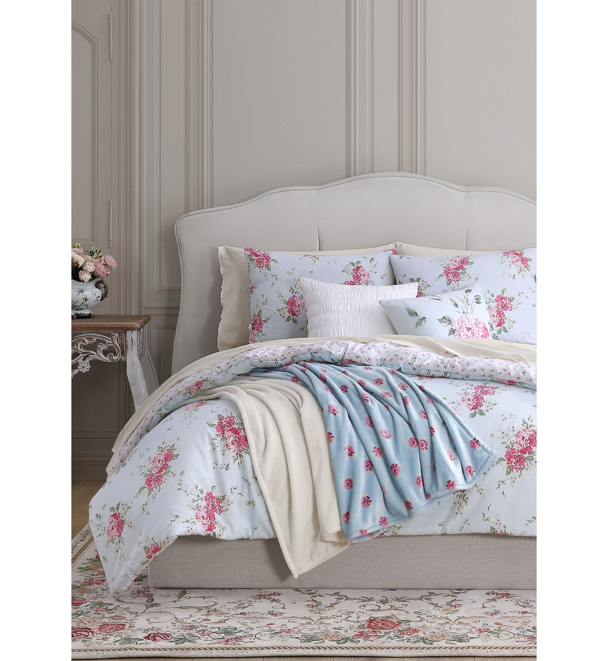 Chloe Comforter Set