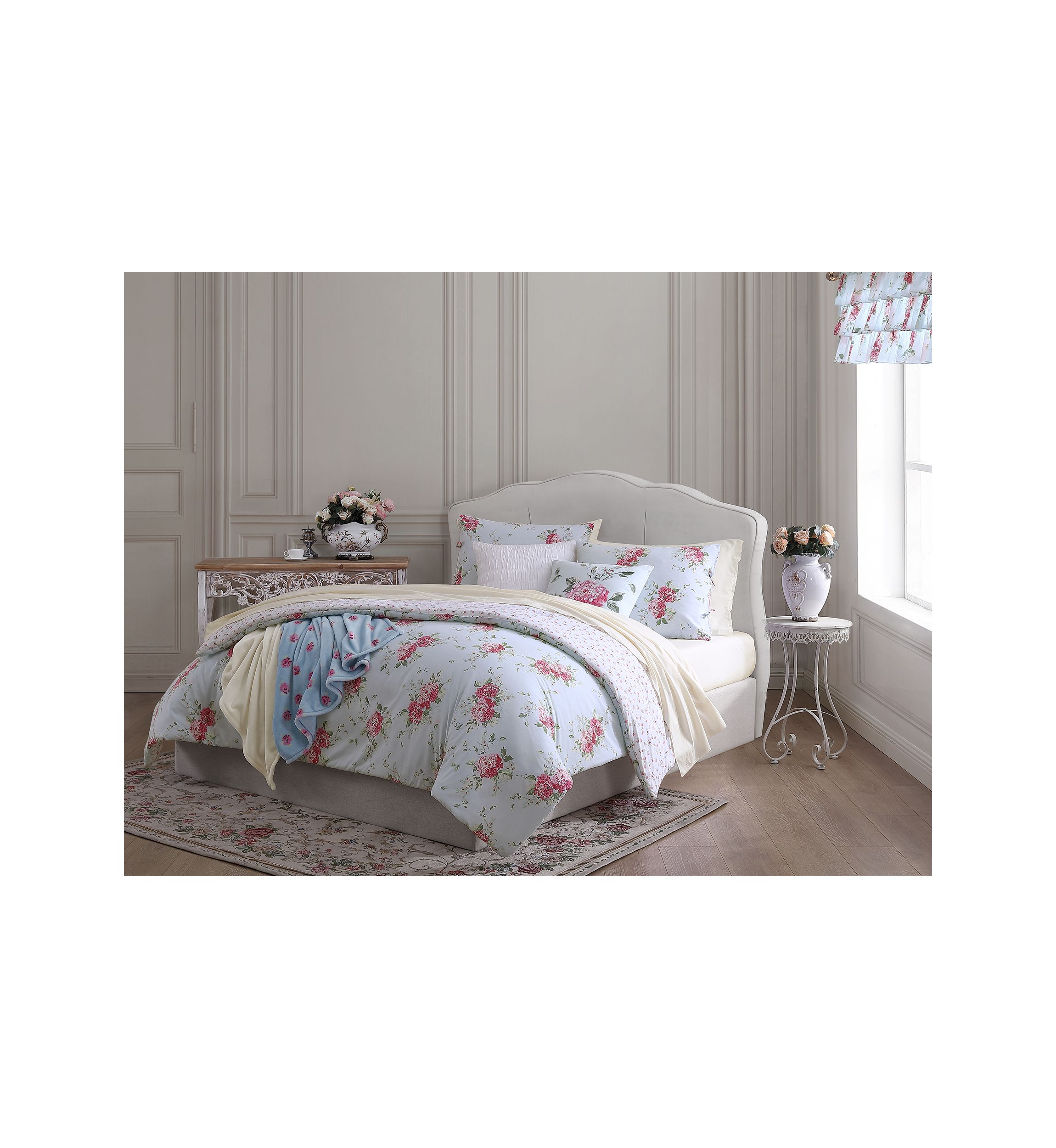 Chloe Comforter Set