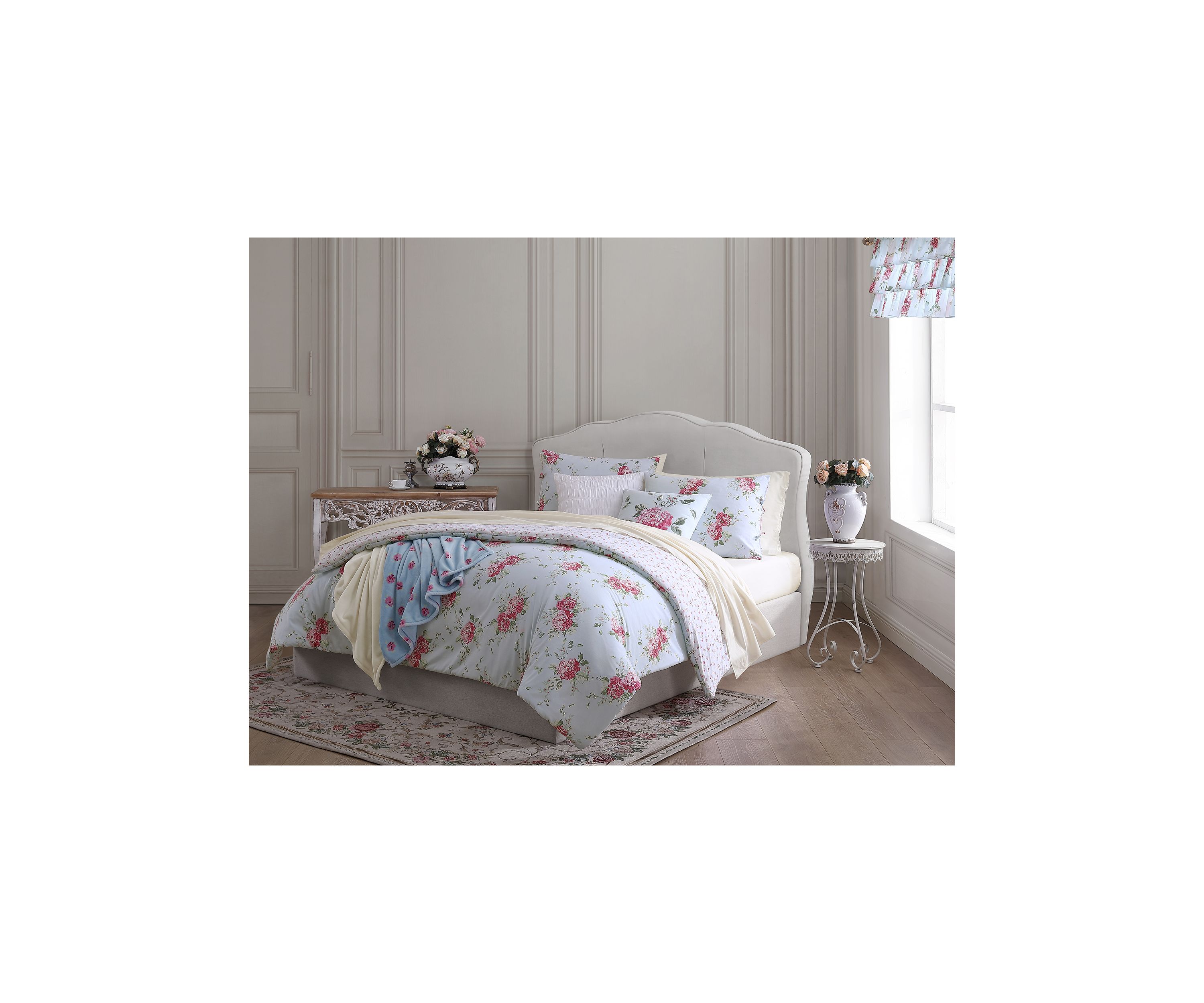 Chloe Comforter Set