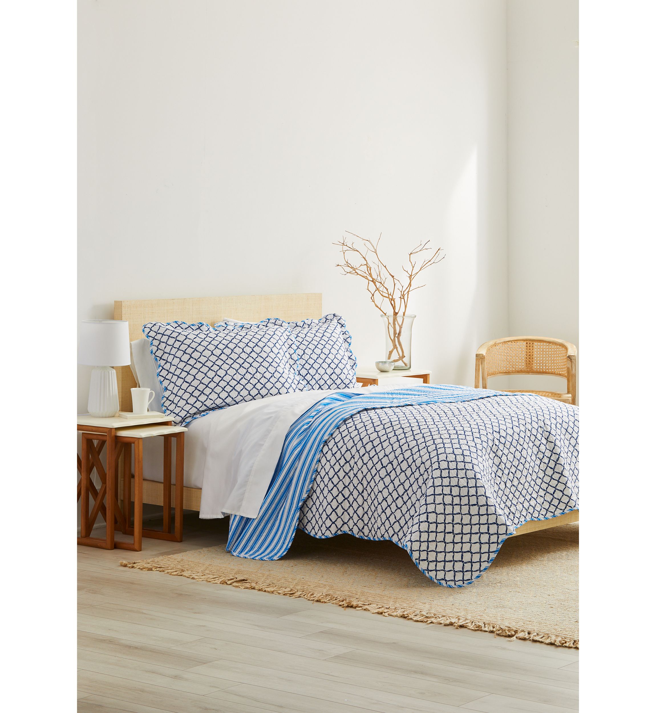 3 Piece Scallop Trim Quilt Set