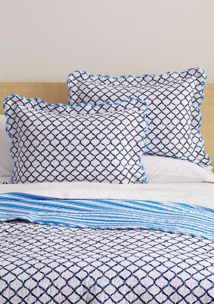 3 Piece Scallop Trim Quilt Set