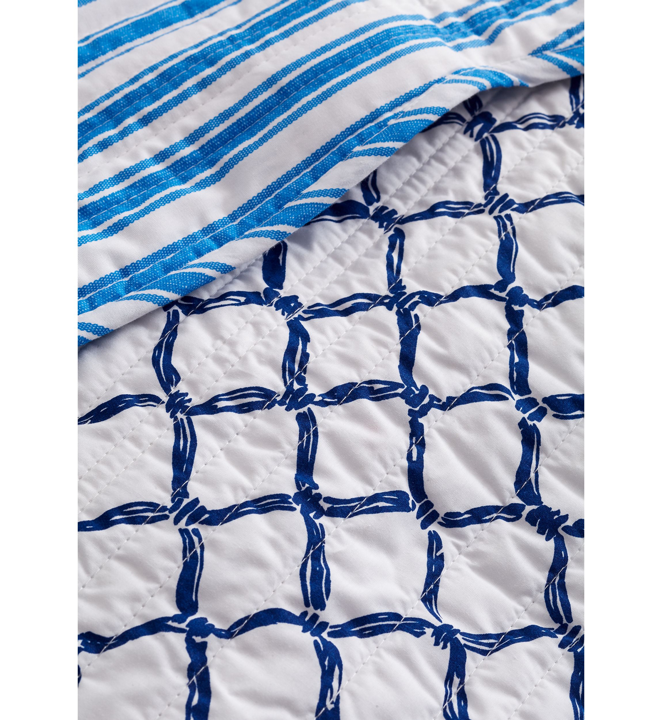 3 Piece Scallop Trim Quilt Set