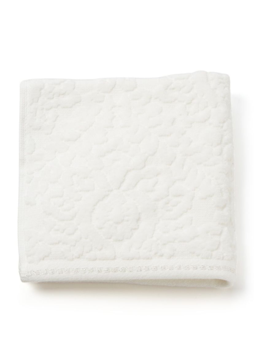 Holiday Snowflake Bath Towel Collection