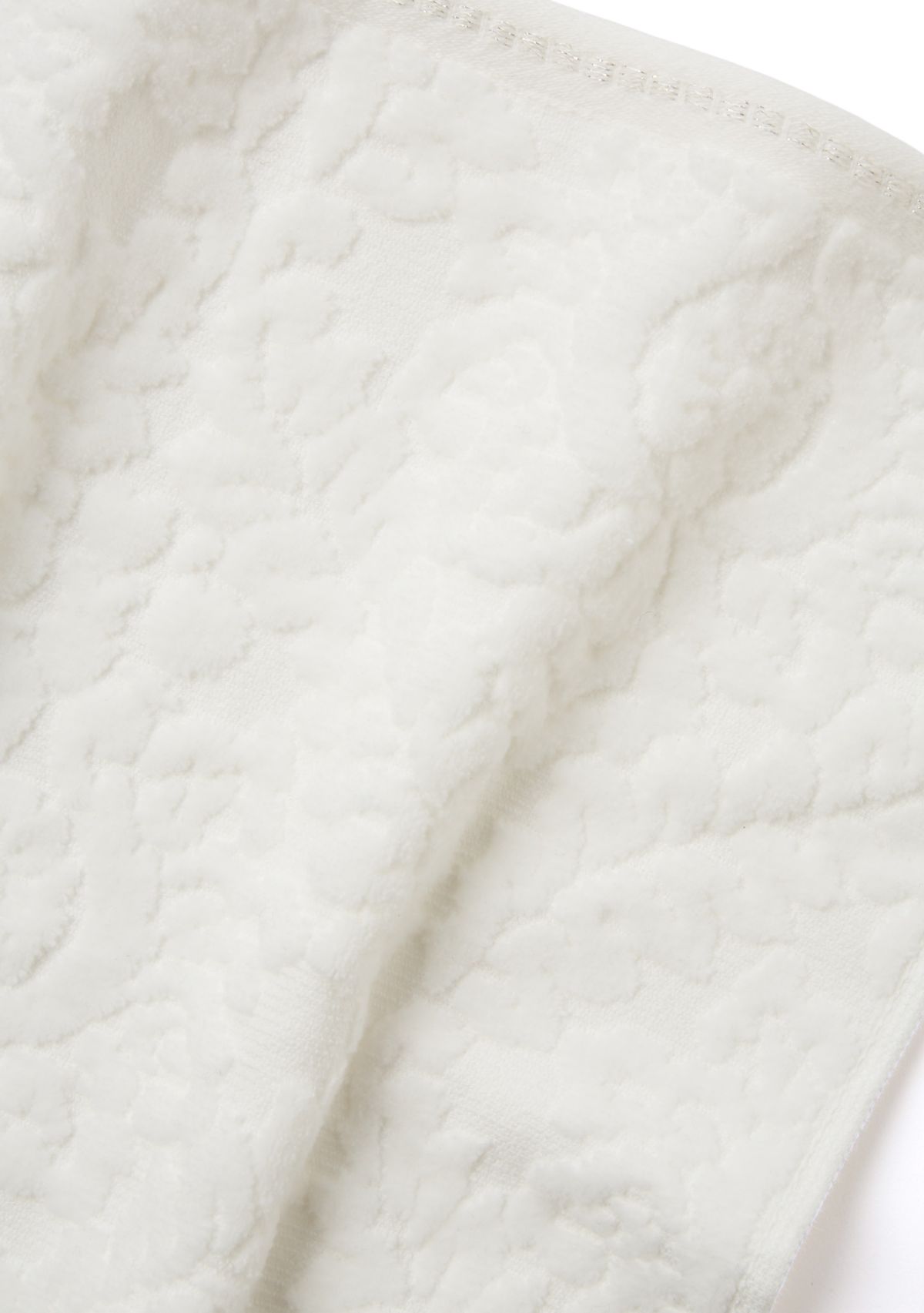 Holiday Snowflake Bath Towel Collection