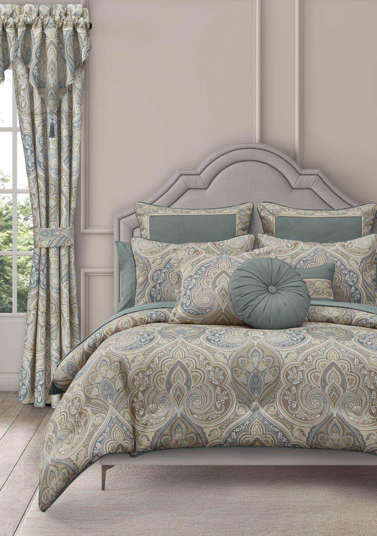 Marco King Comforter Set