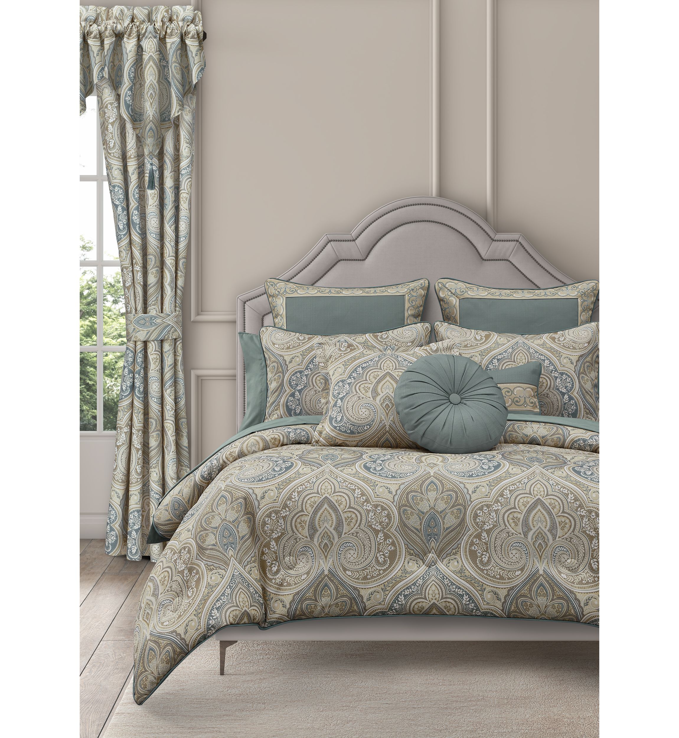 Marco King Comforter Set