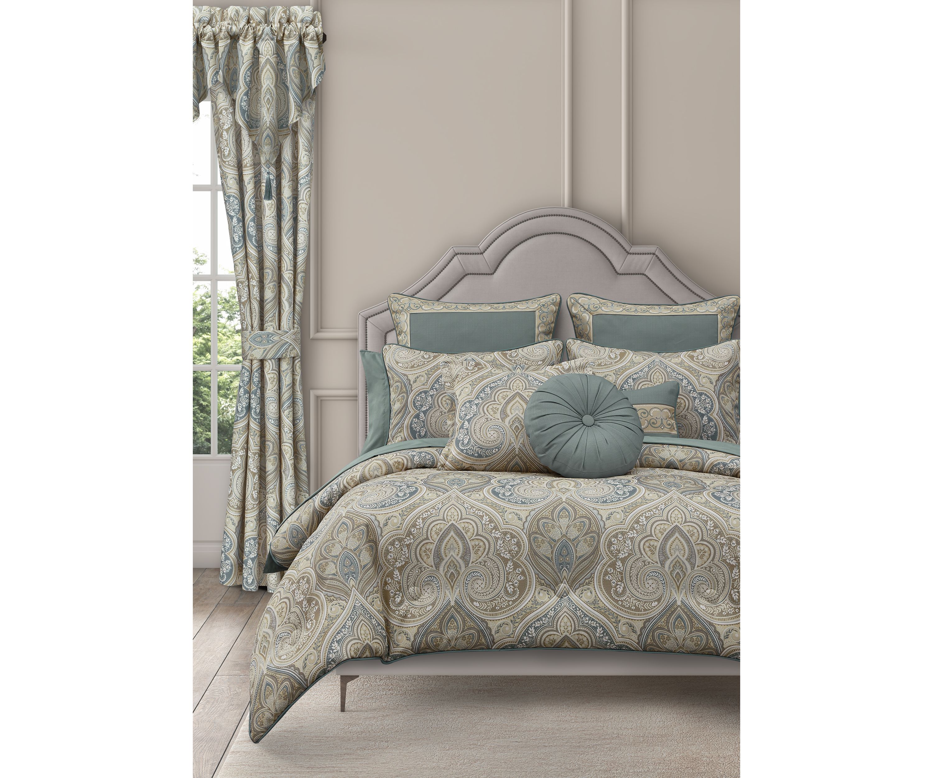 Marco King Comforter Set