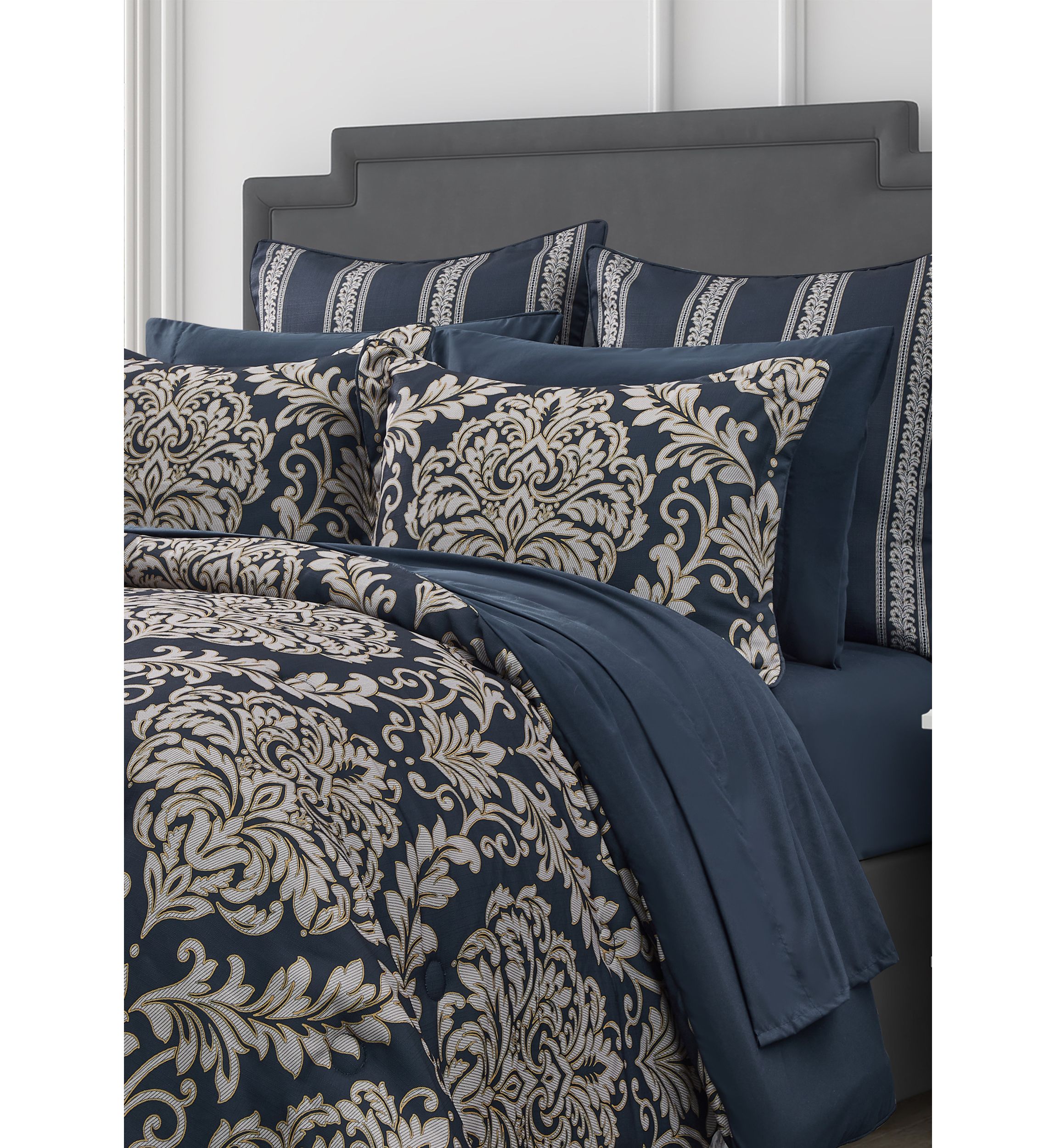 Raphael King Comforter Set