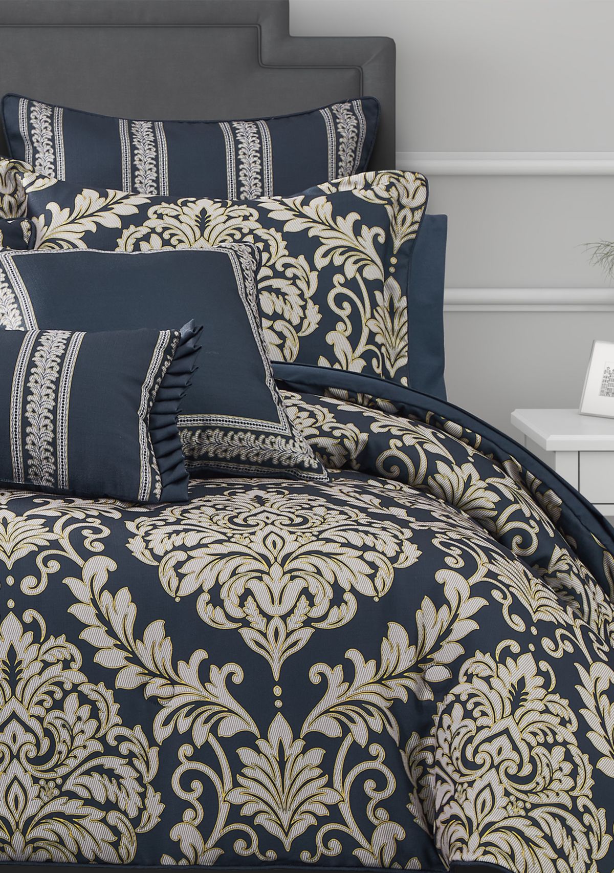Raphael King Comforter Set
