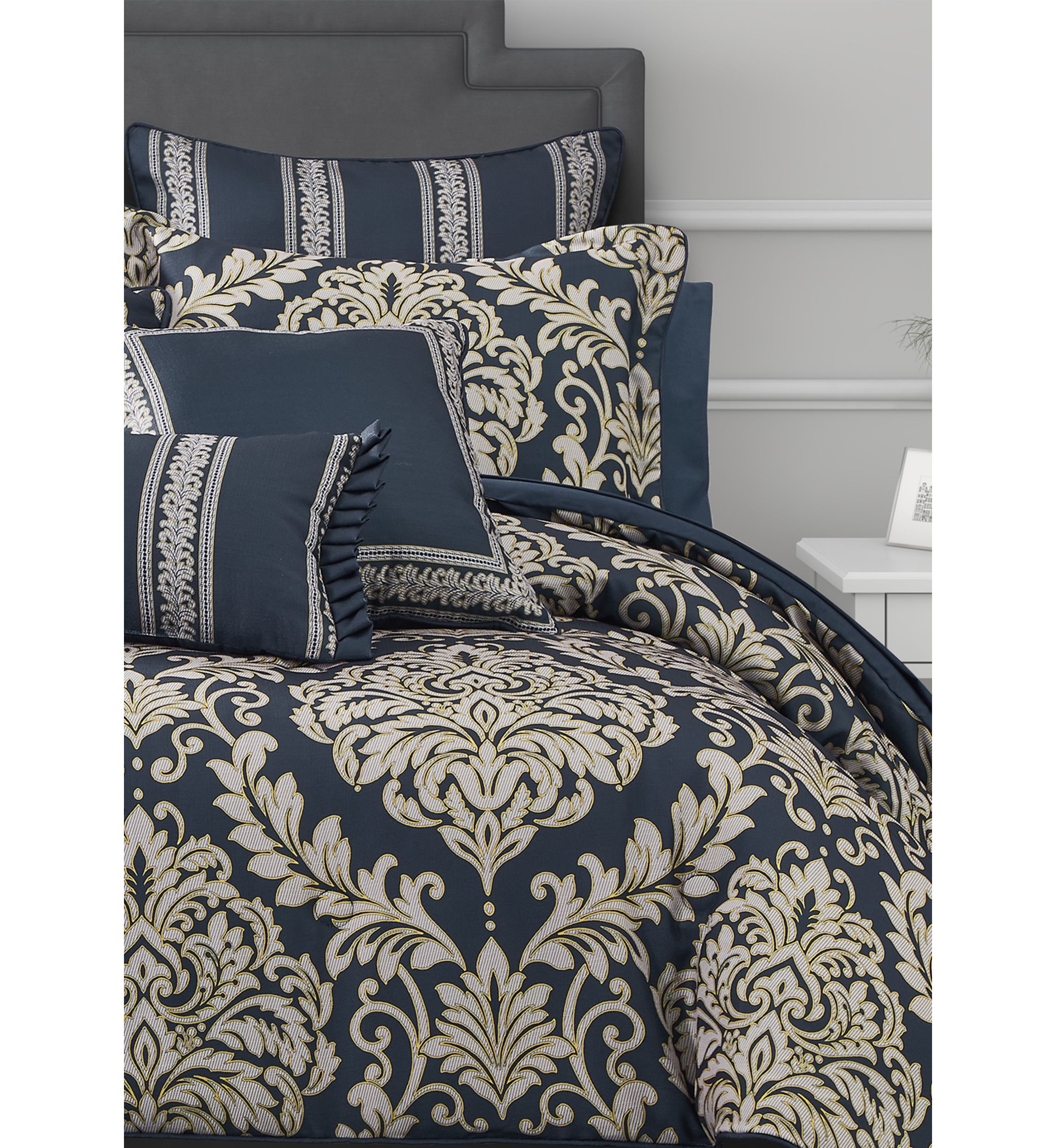 Raphael King Comforter Set