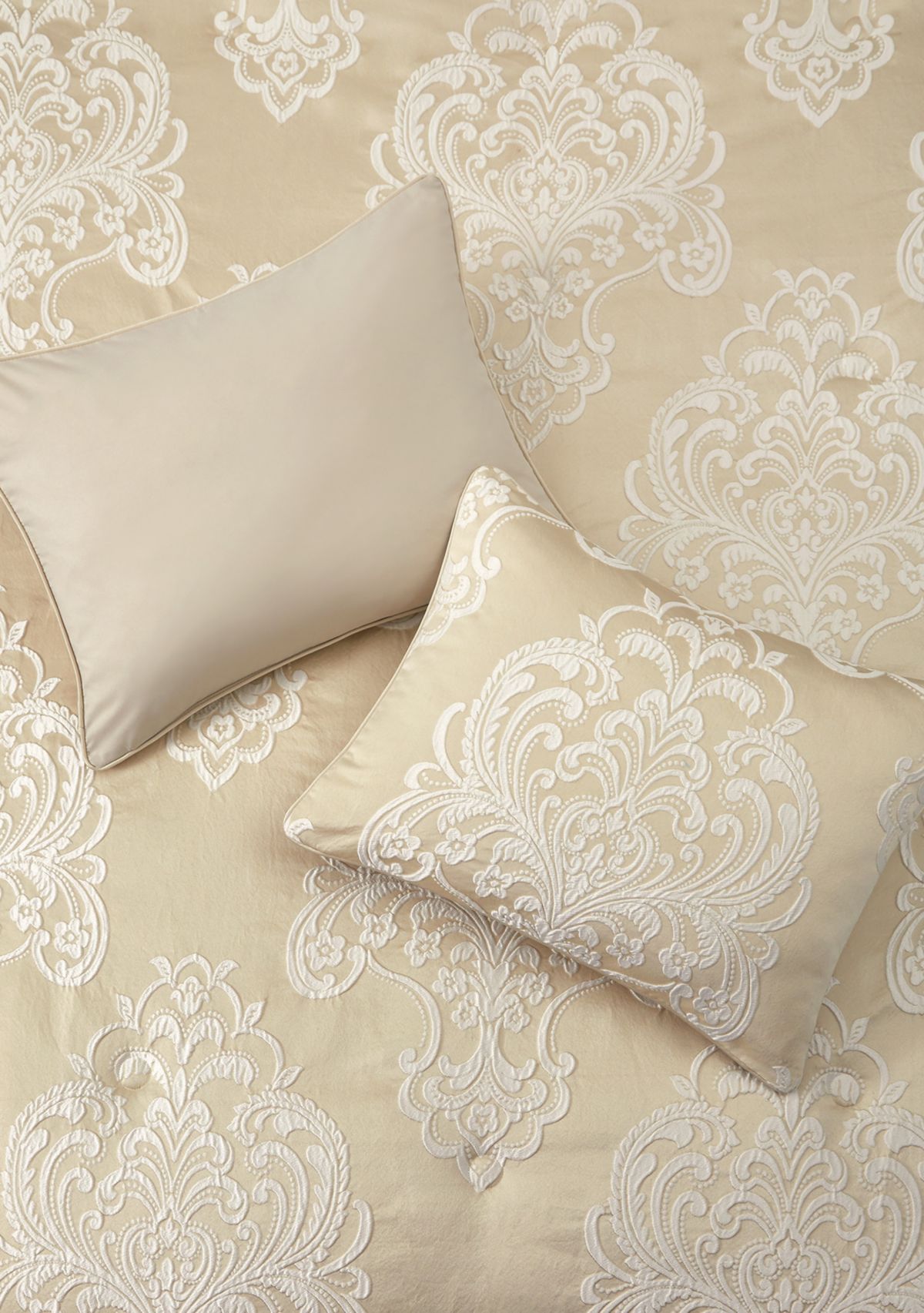Salerno Comforter Set