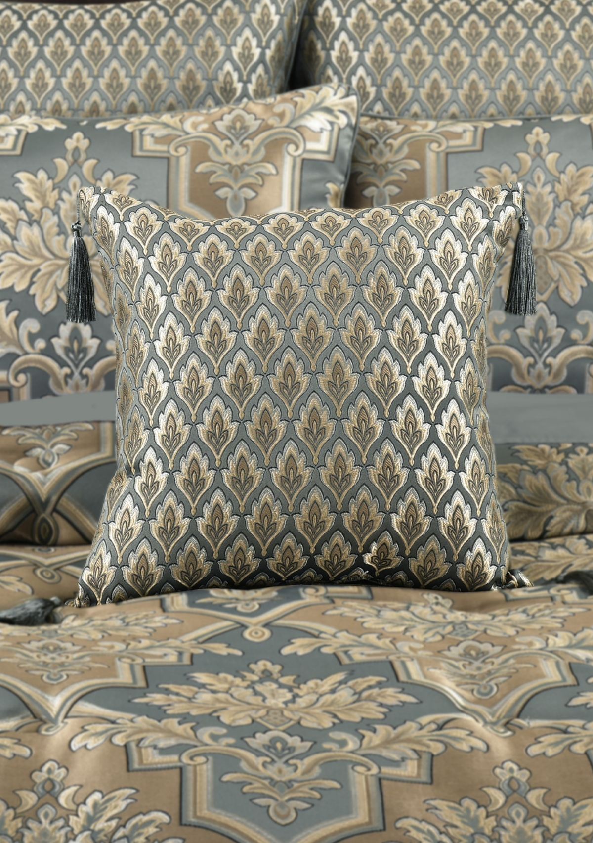 Belluno 18" Square Decorative Throw Pillow