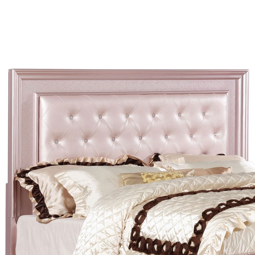 Corta Button Tufted Bed