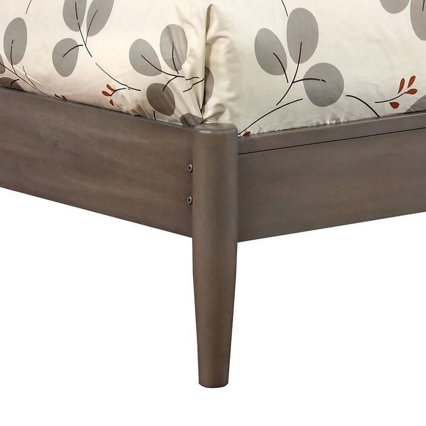 Regent Bed with Turned Legs