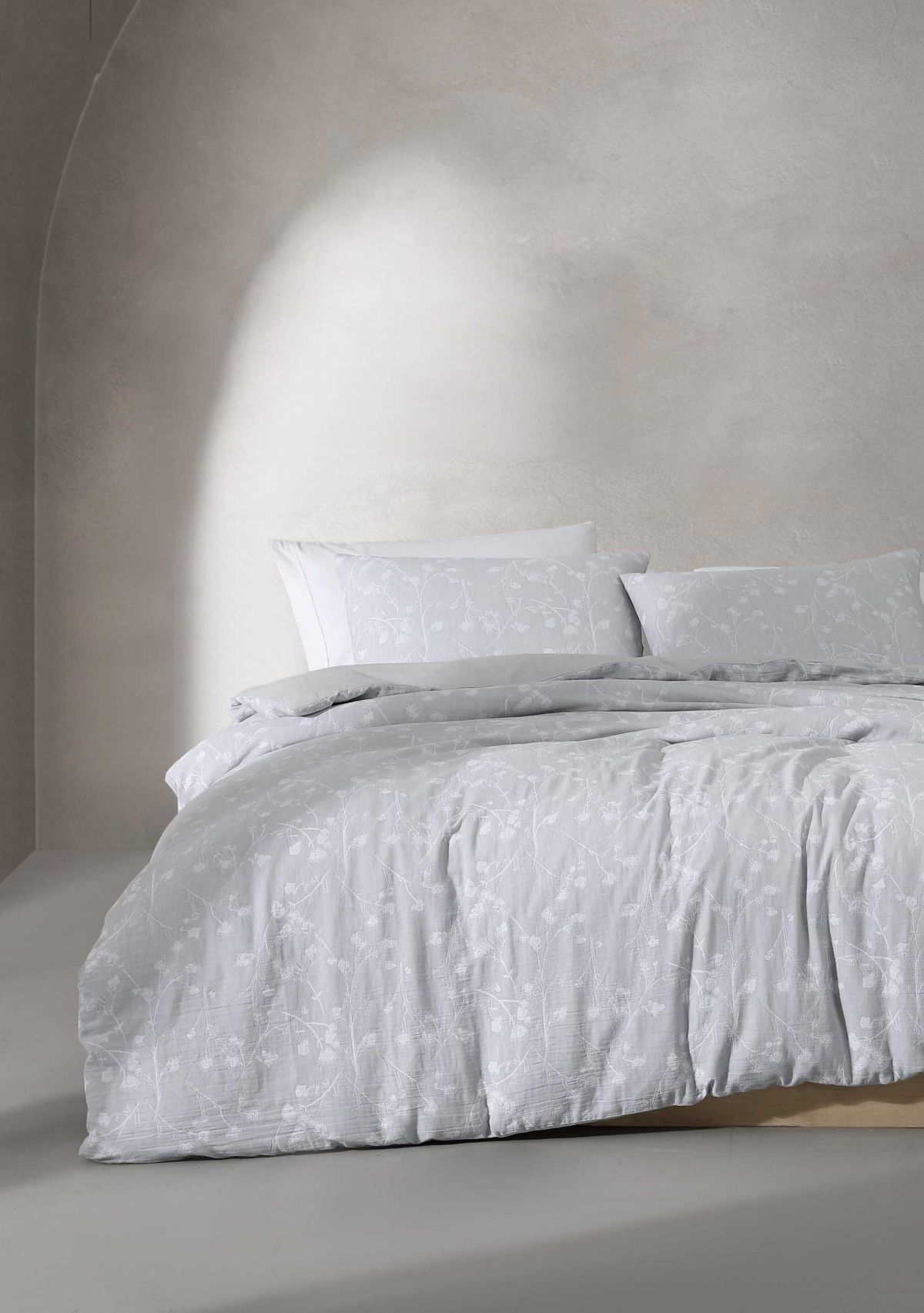 Umbra Floral Jacquard Comforter Set